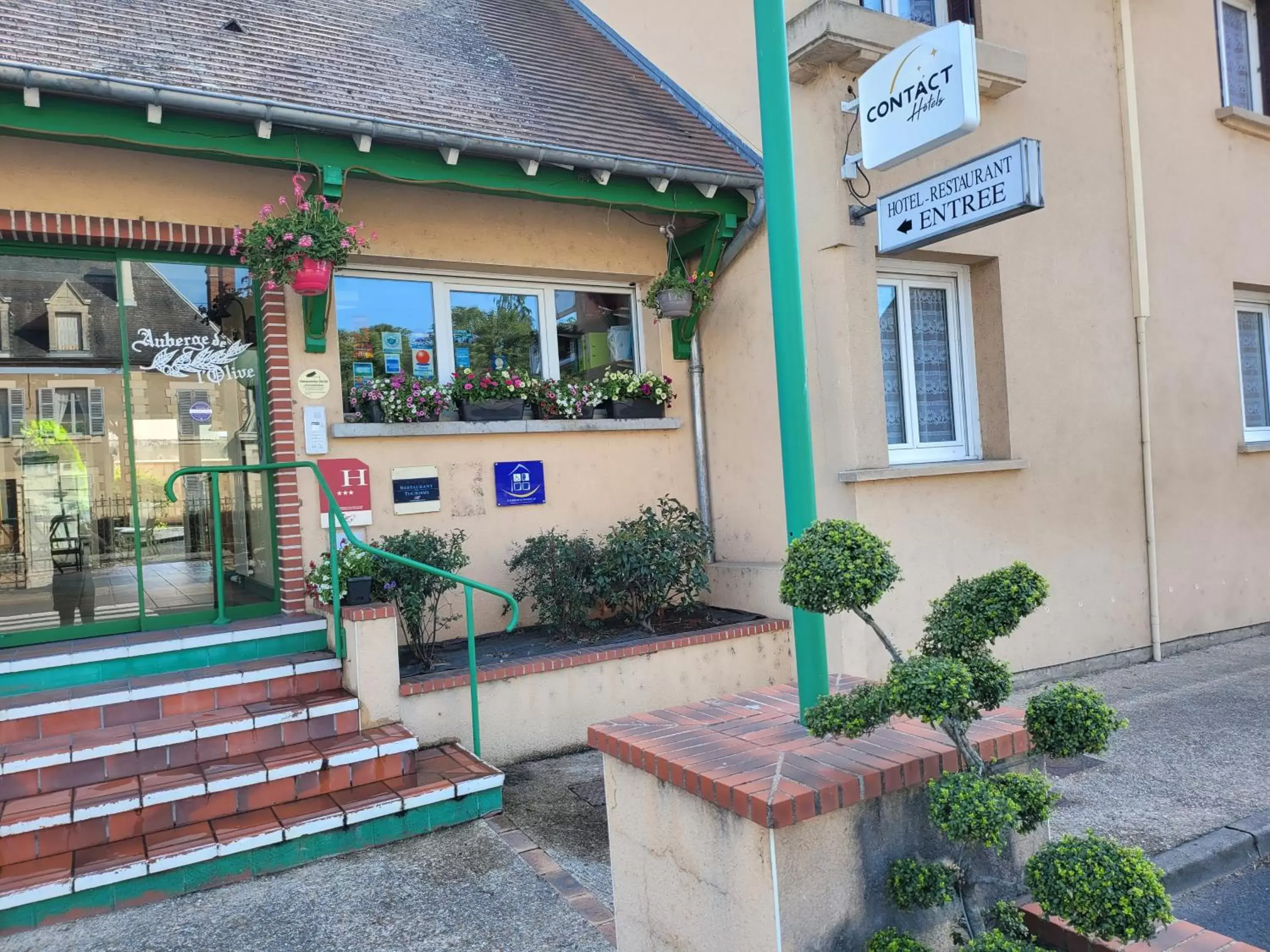 Property Building in L'AUBERGE DE L'OLIVE