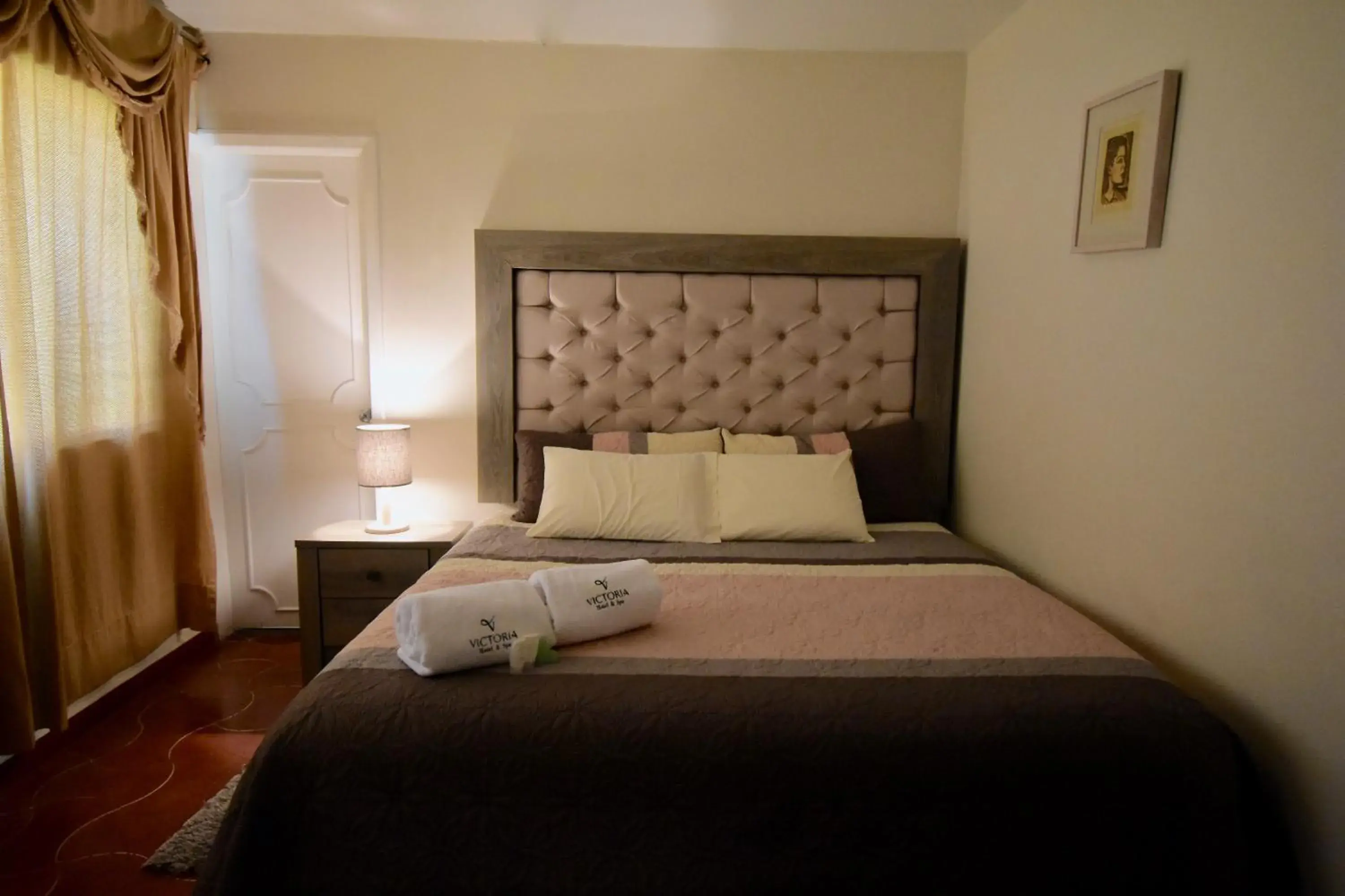Bed in Victoria Hotel y Spa