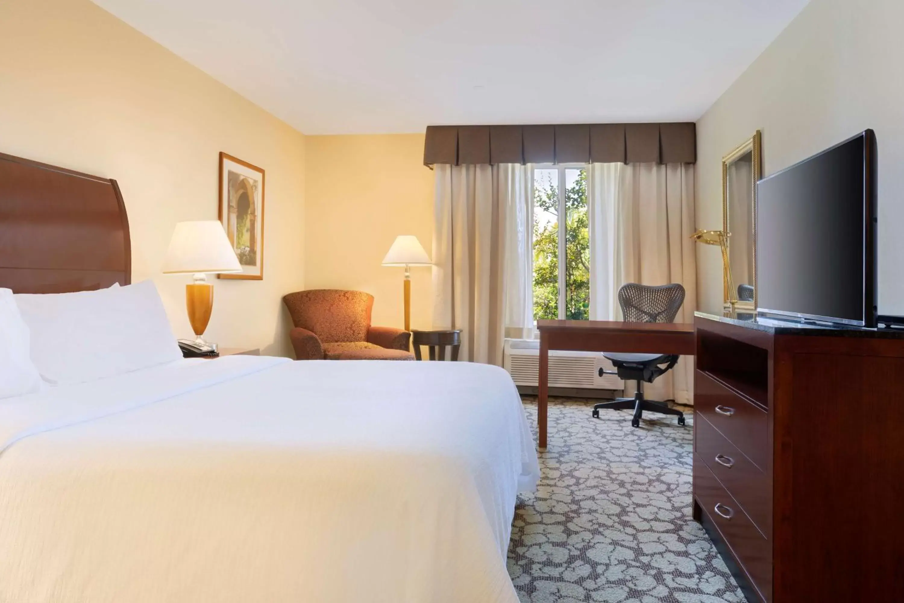 Bedroom, Bed in Hilton Garden Inn LAX - El Segundo