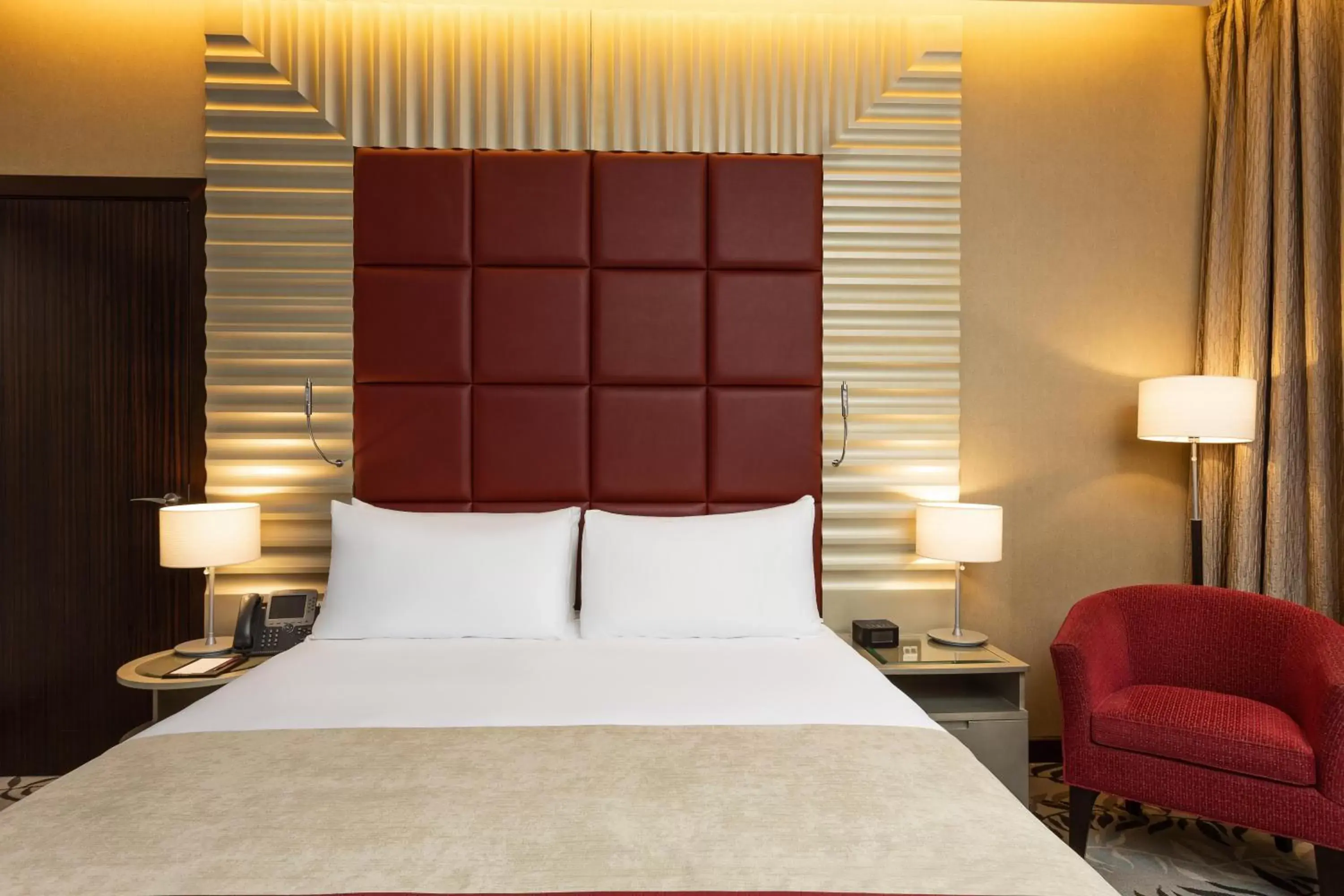 Bedroom, Bed in Crowne Plaza Riyadh - RDC Hotel & Convention, an IHG Hotel