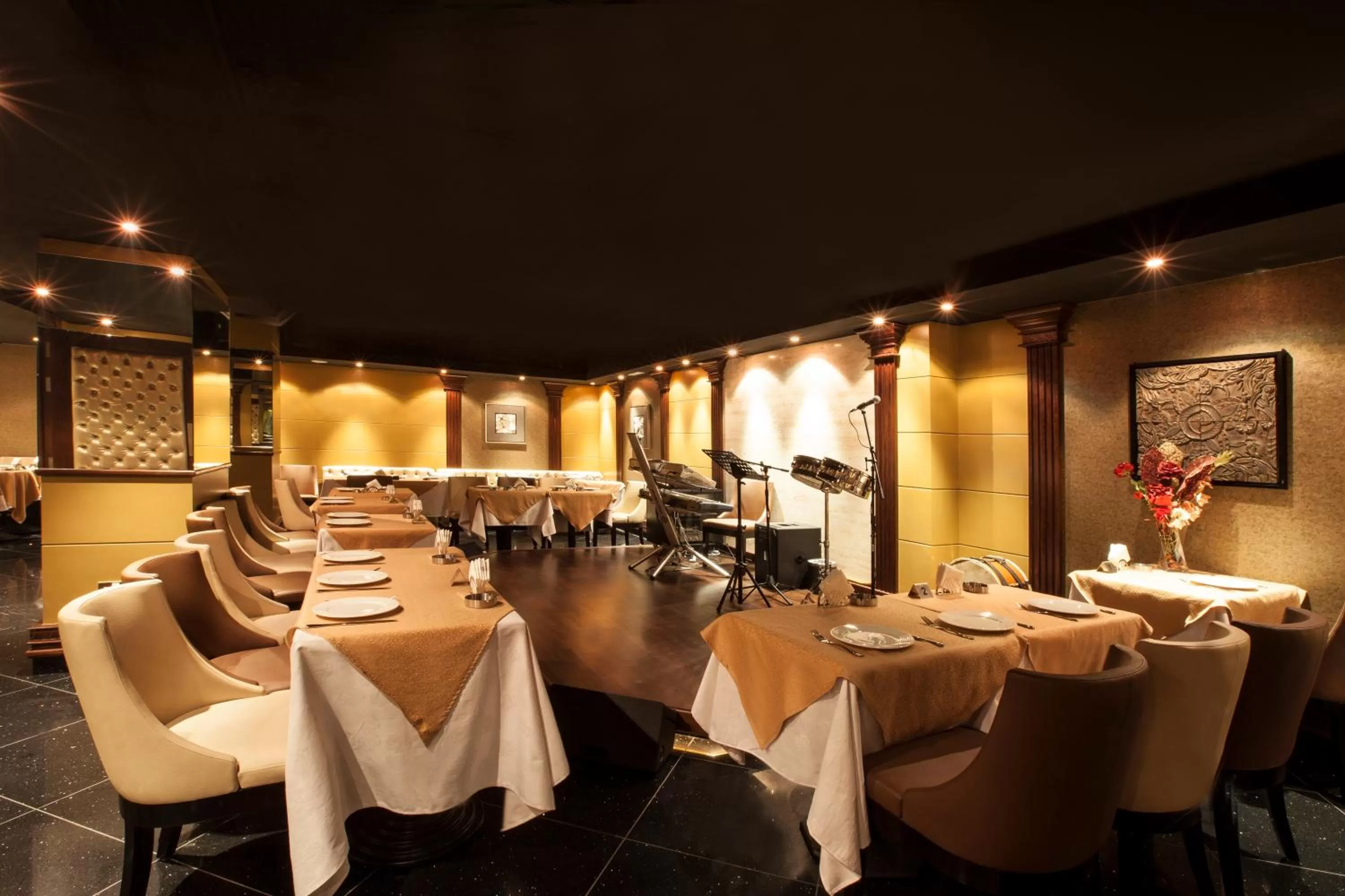 Nightclub / DJ in Al Sarab Hotel