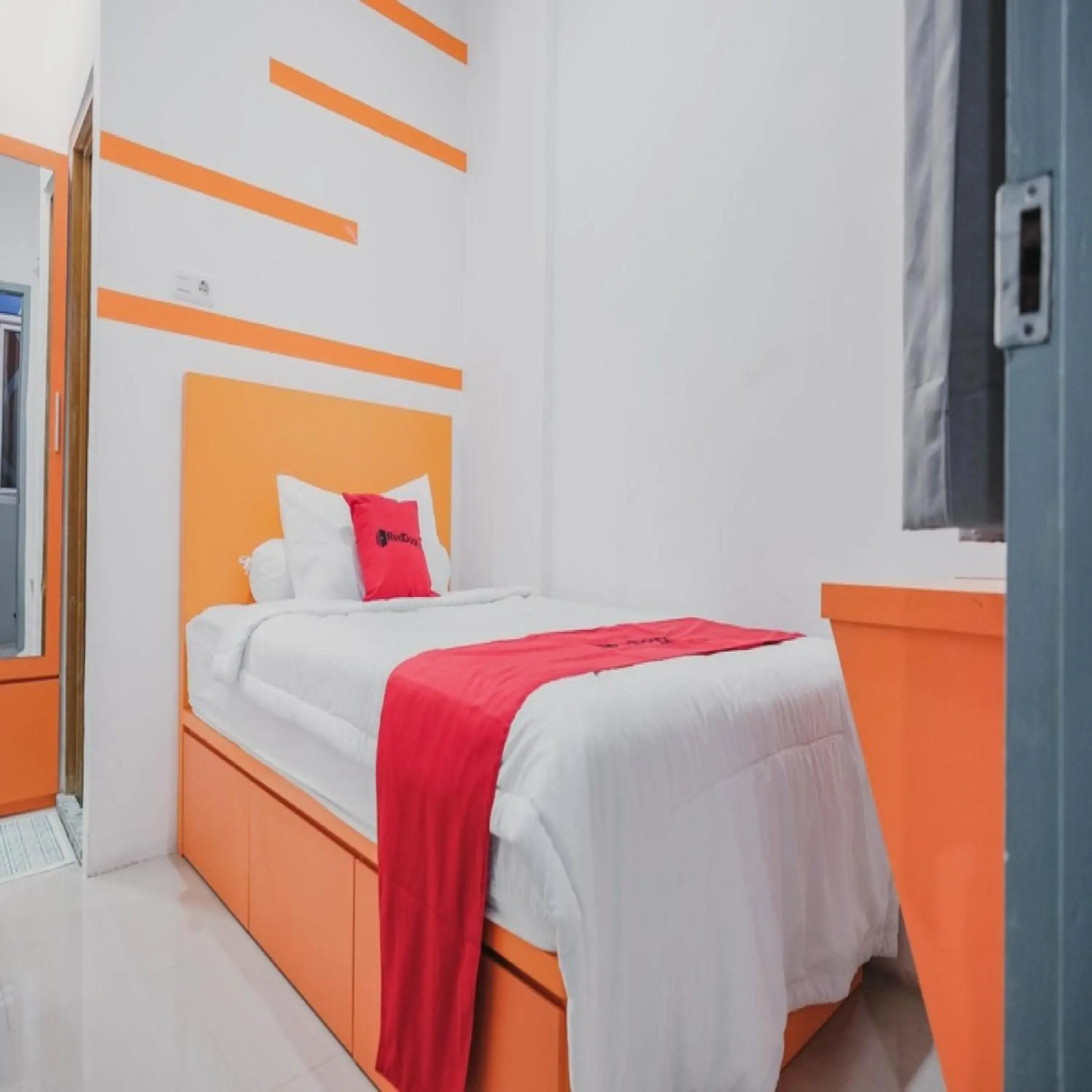 Bed in RedDoorz @ Jalan Sukabangun 2 Palembang