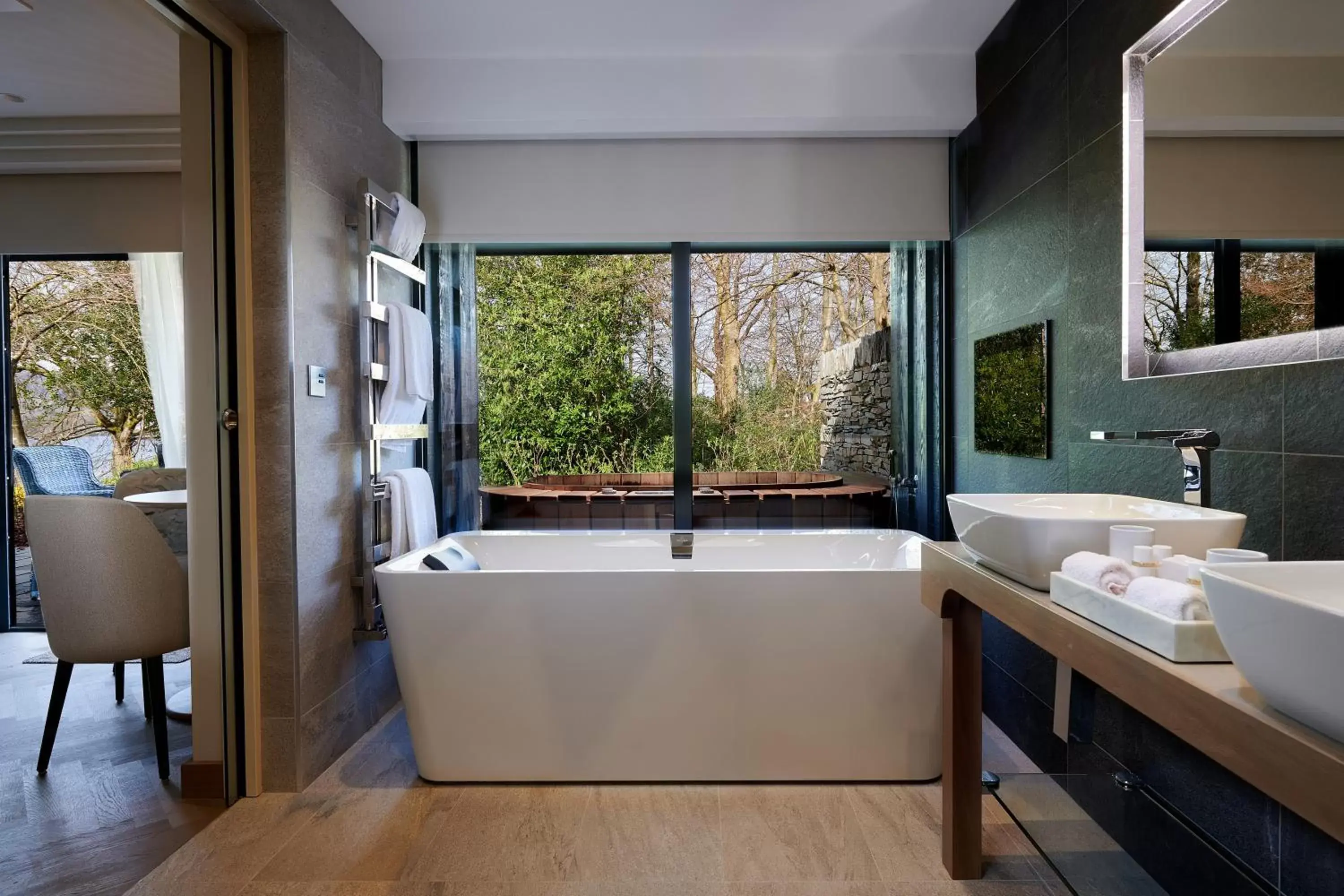 Hot Tub, Bathroom in Storrs Hall Hotel