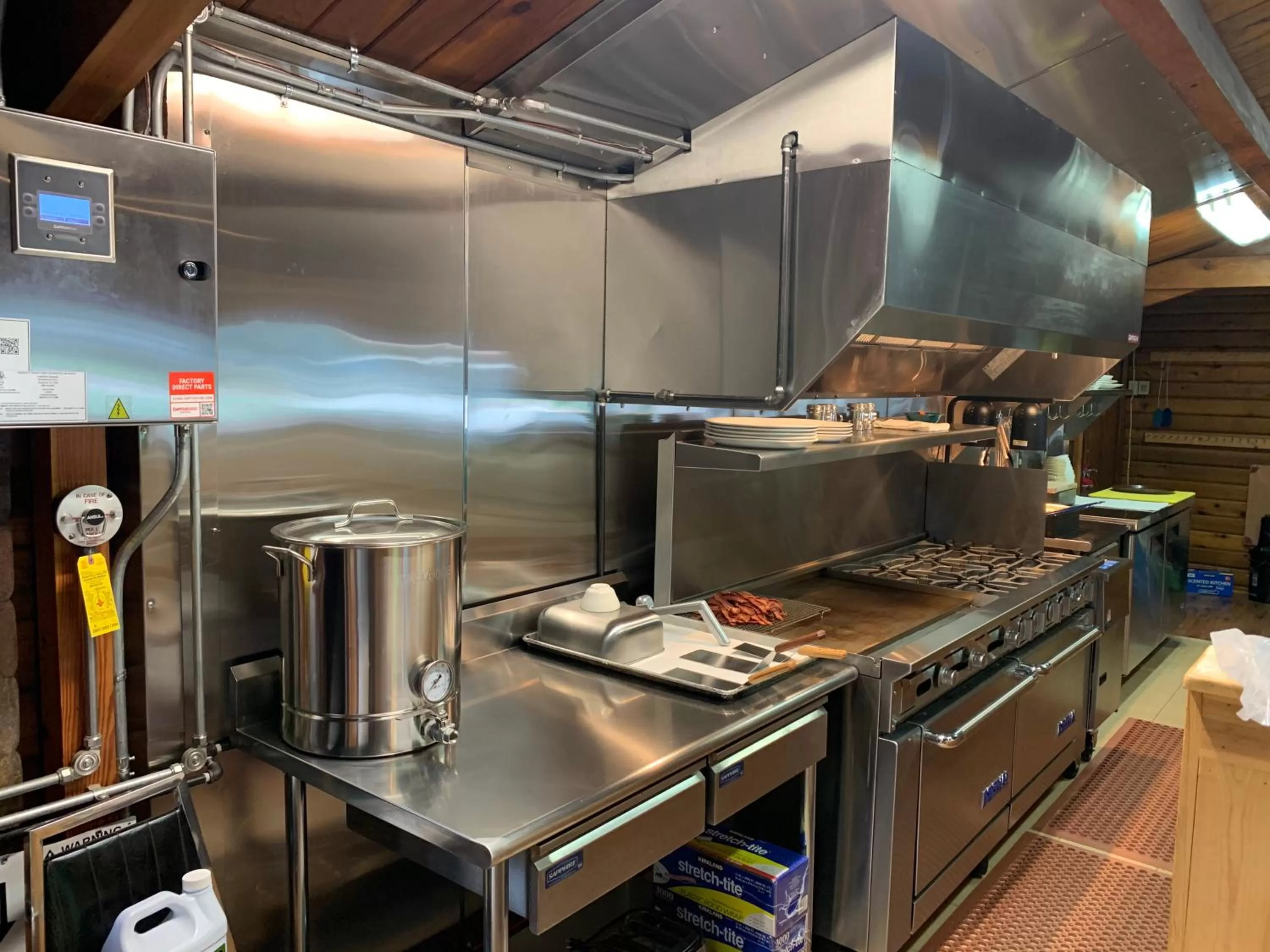 Food and drinks, Kitchen/Kitchenette in Glacier Haven Inn