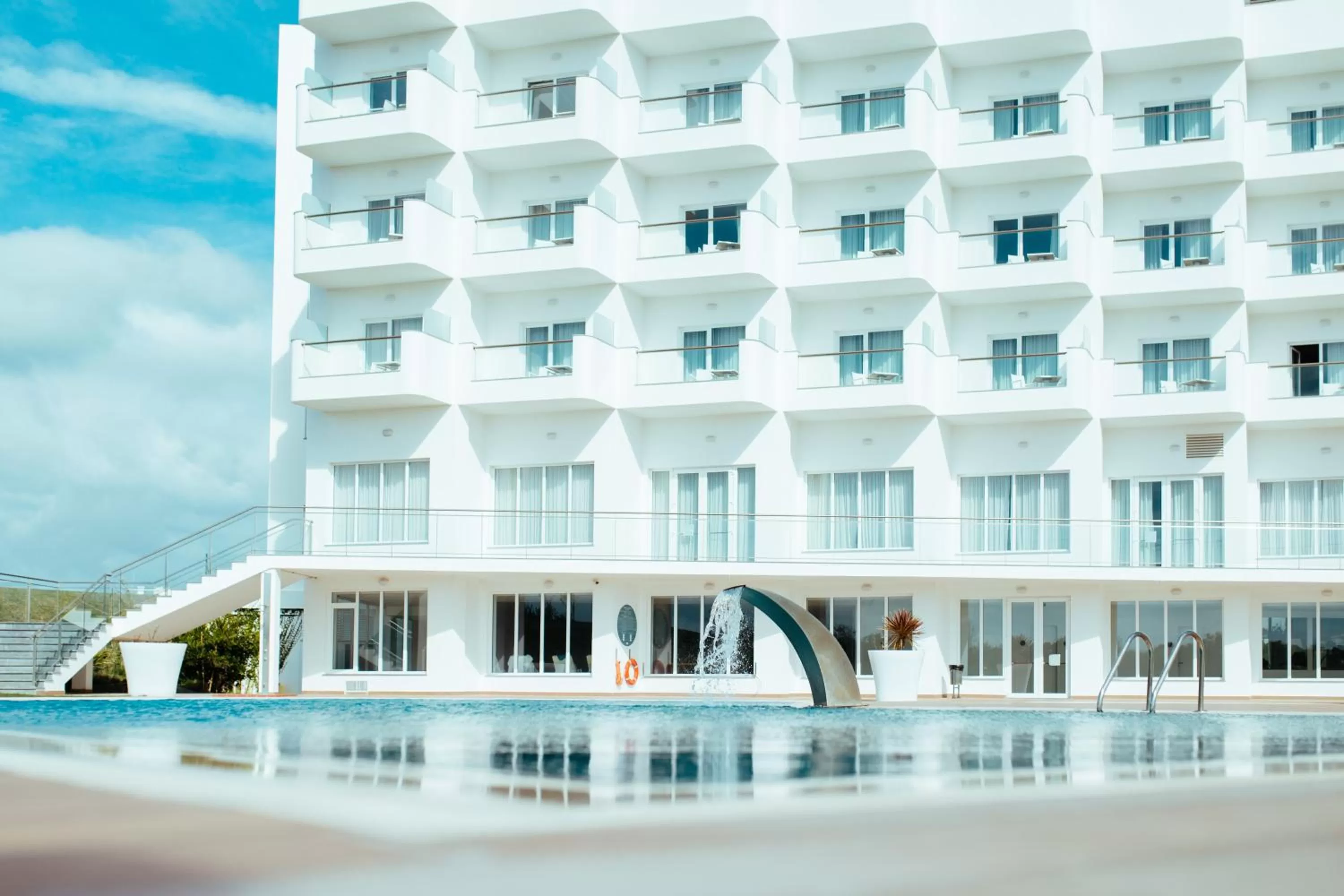 Swimming pool in MH Peniche