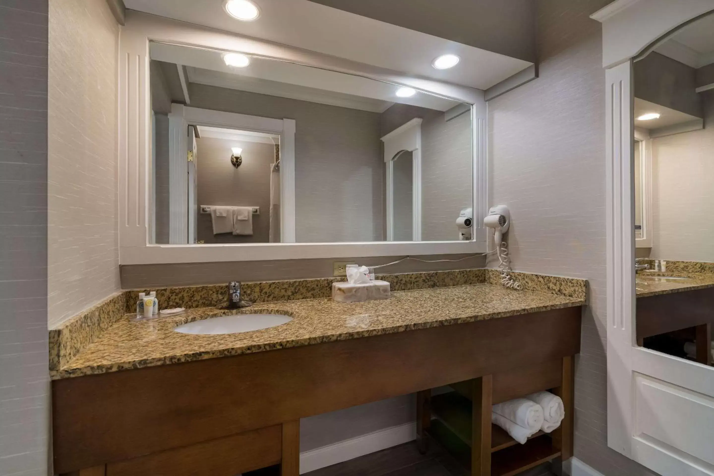 Bedroom, Bathroom in Comfort Inn & Suites Plattsburgh - Morrisonville