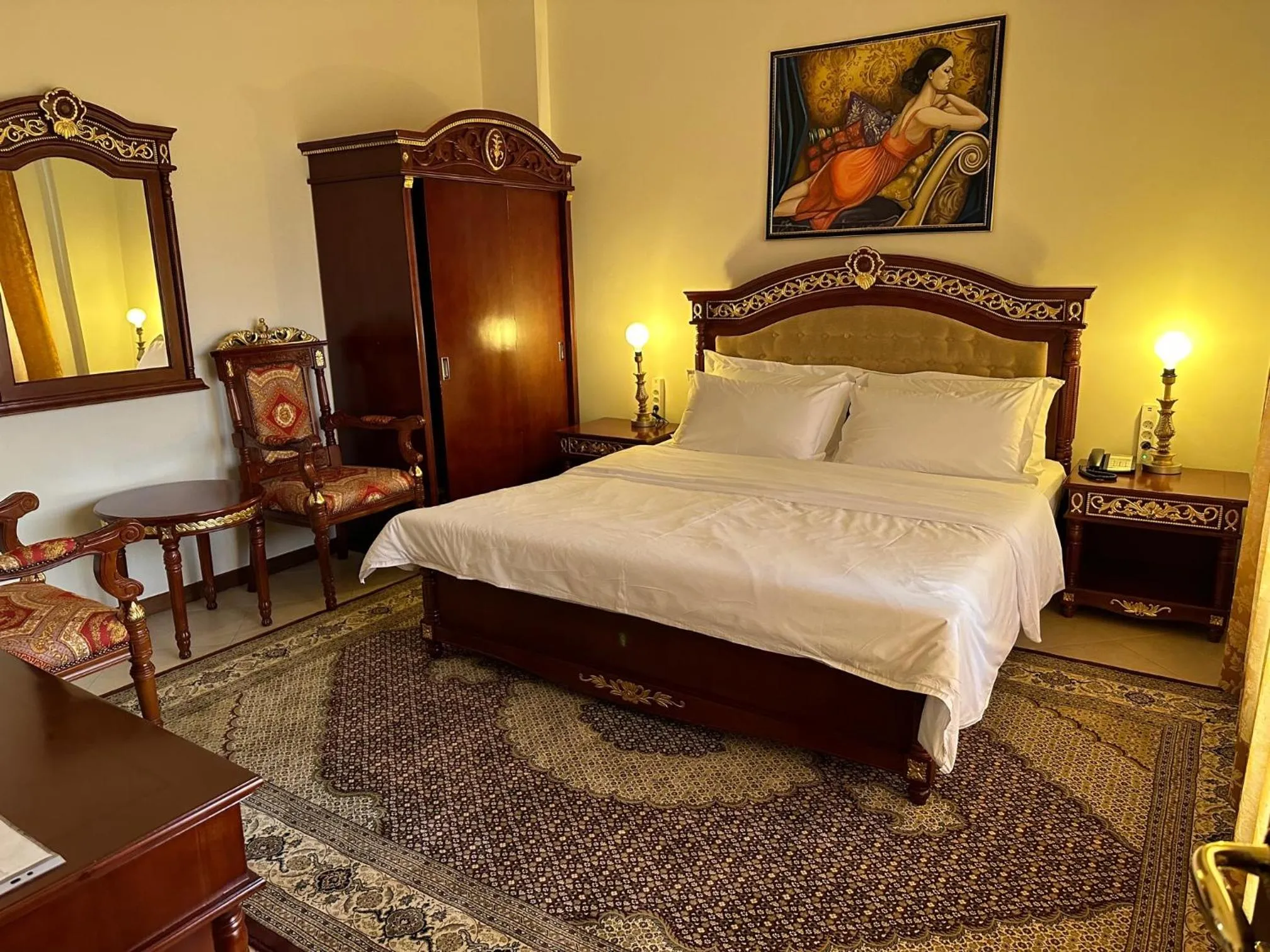 Shower, Bed in Dinasty Hotel