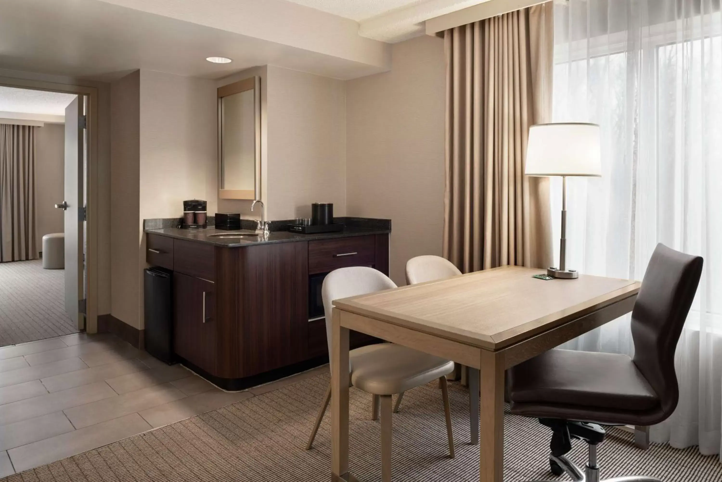 Bedroom, Dining Area in Embassy Suites by Hilton Cleveland Rockside