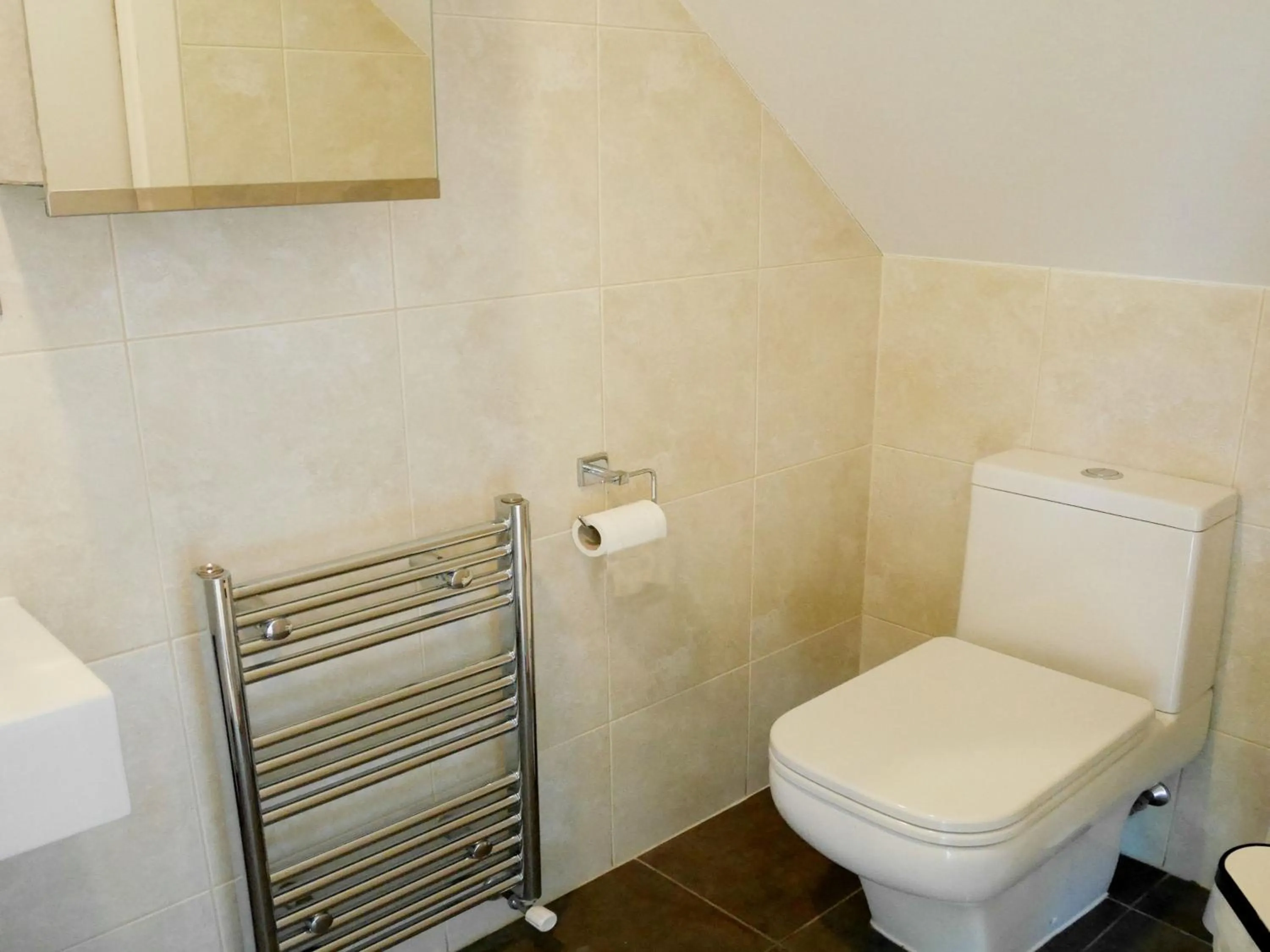 Bathroom in Kew Studios and Rooms