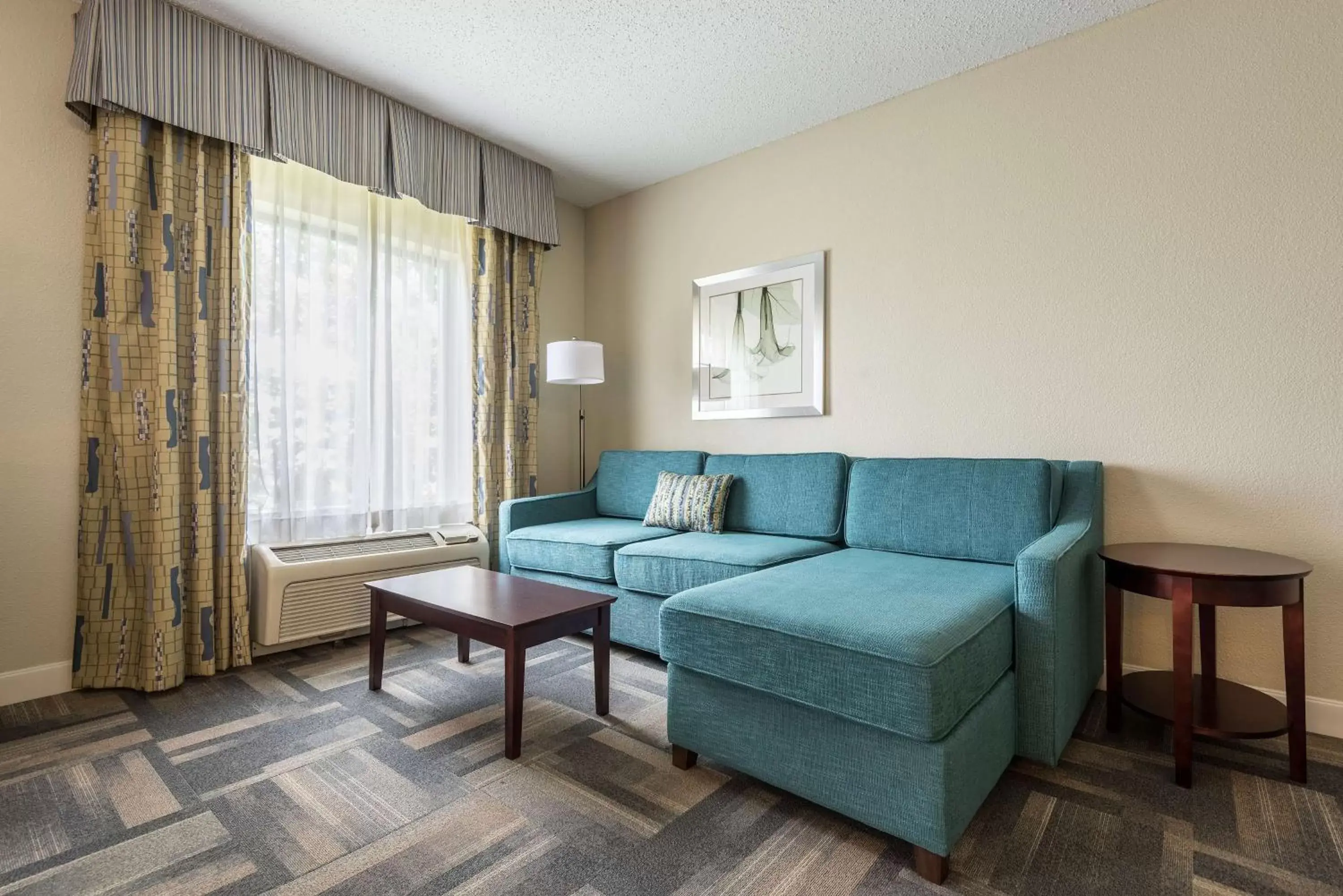 Living room, Seating Area in Hampton Inn & Suites Orlando-South Lake Buena Vista