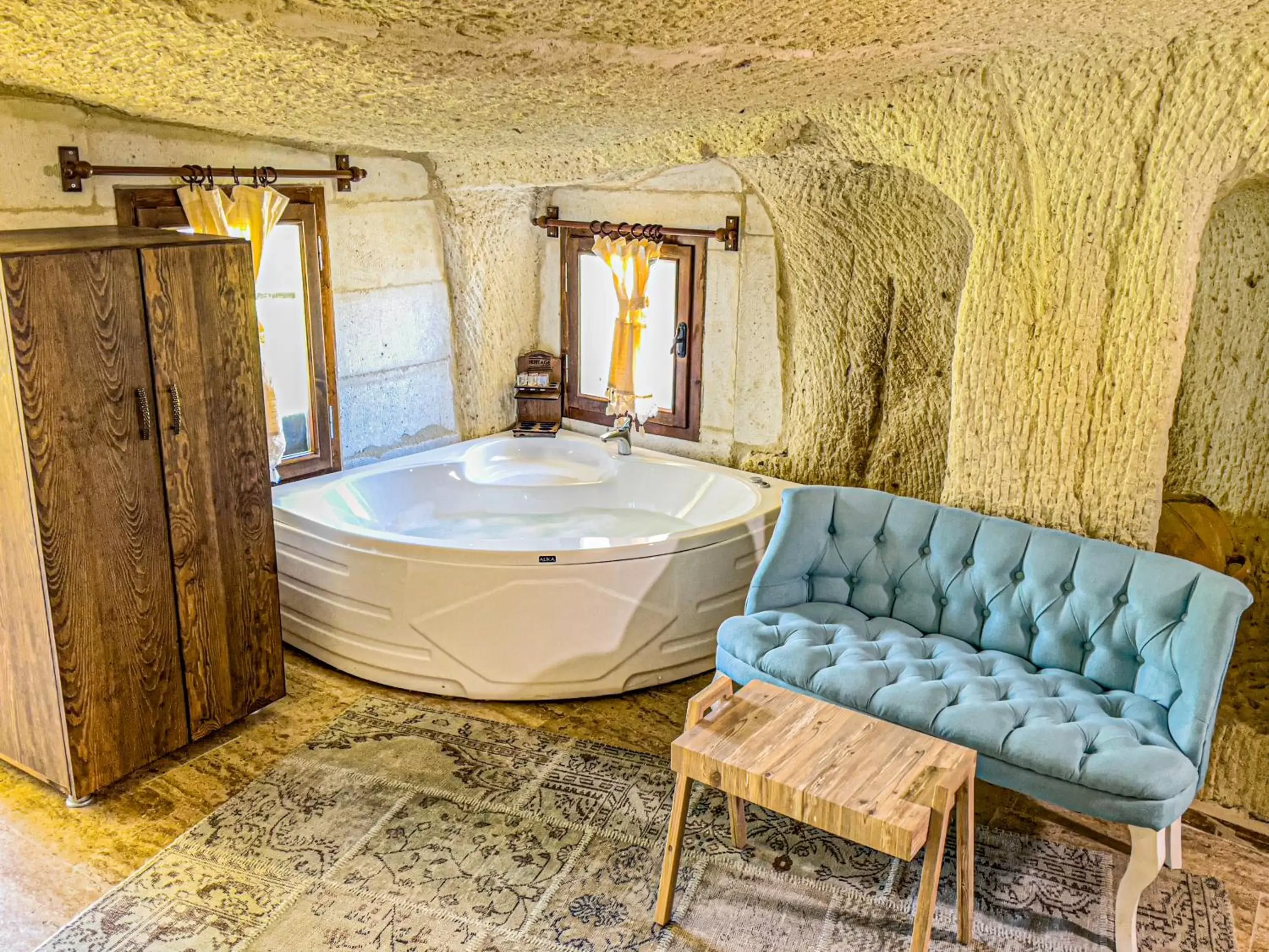 Bathroom in Heritage Cave Suites