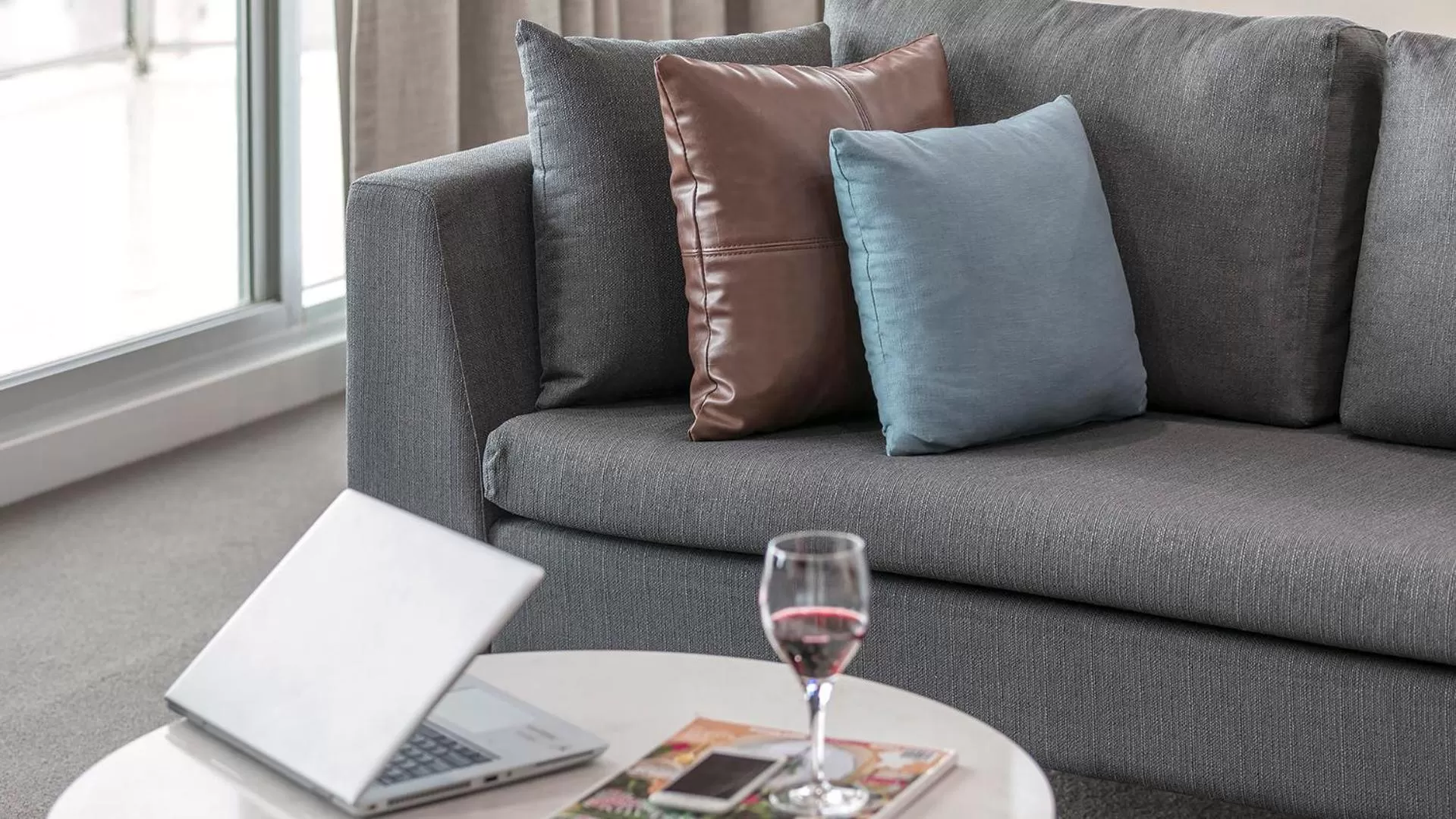 Living room in Oaks Adelaide Embassy Suites