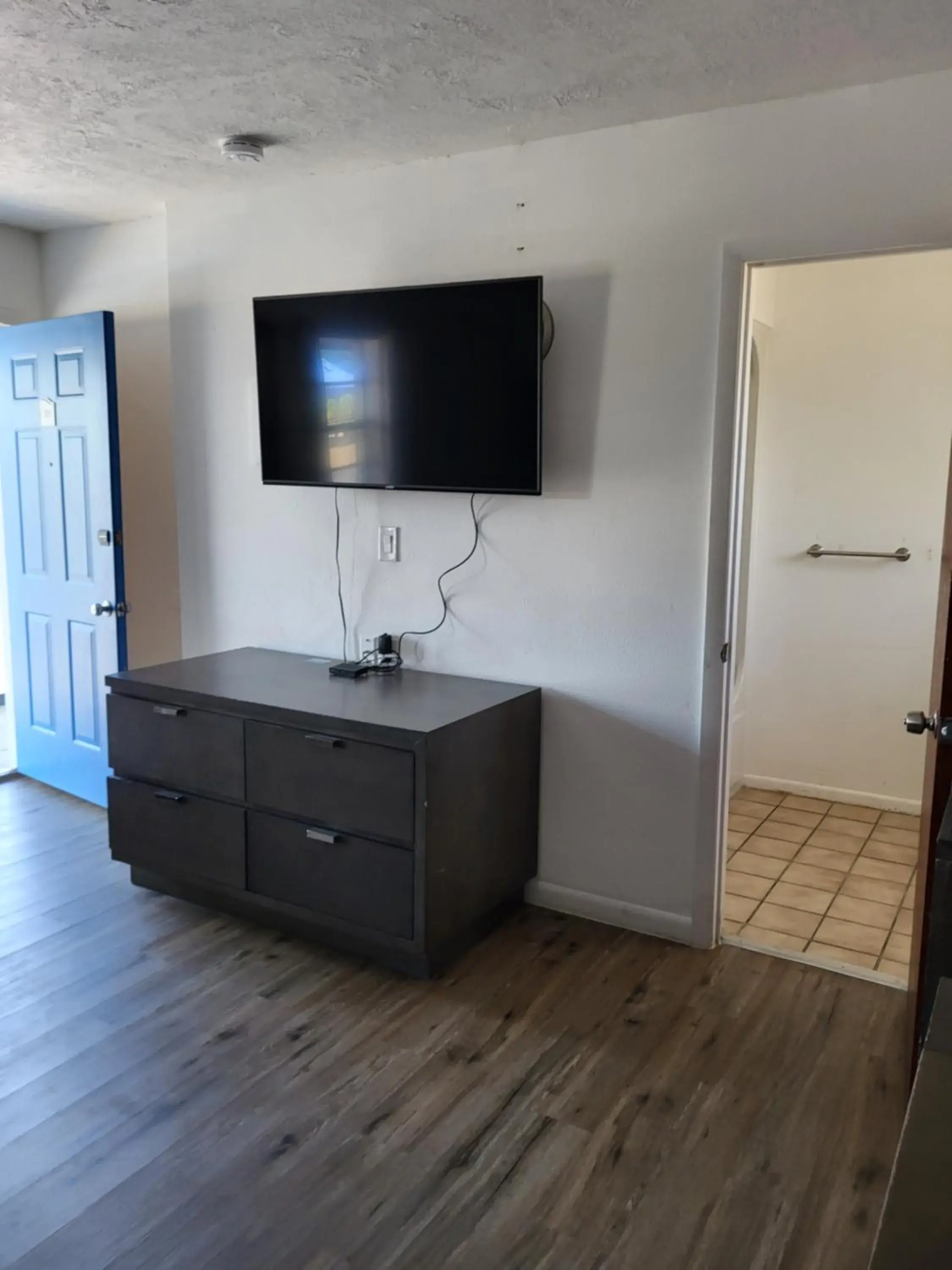 TV and multimedia, TV/Entertainment Center in Budget Inn of Sebring