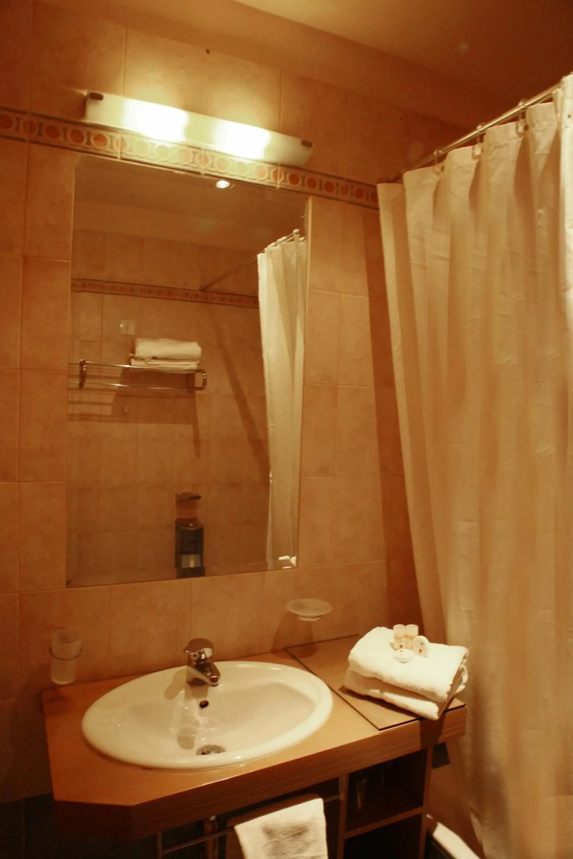Bathroom in Ariston Hotel