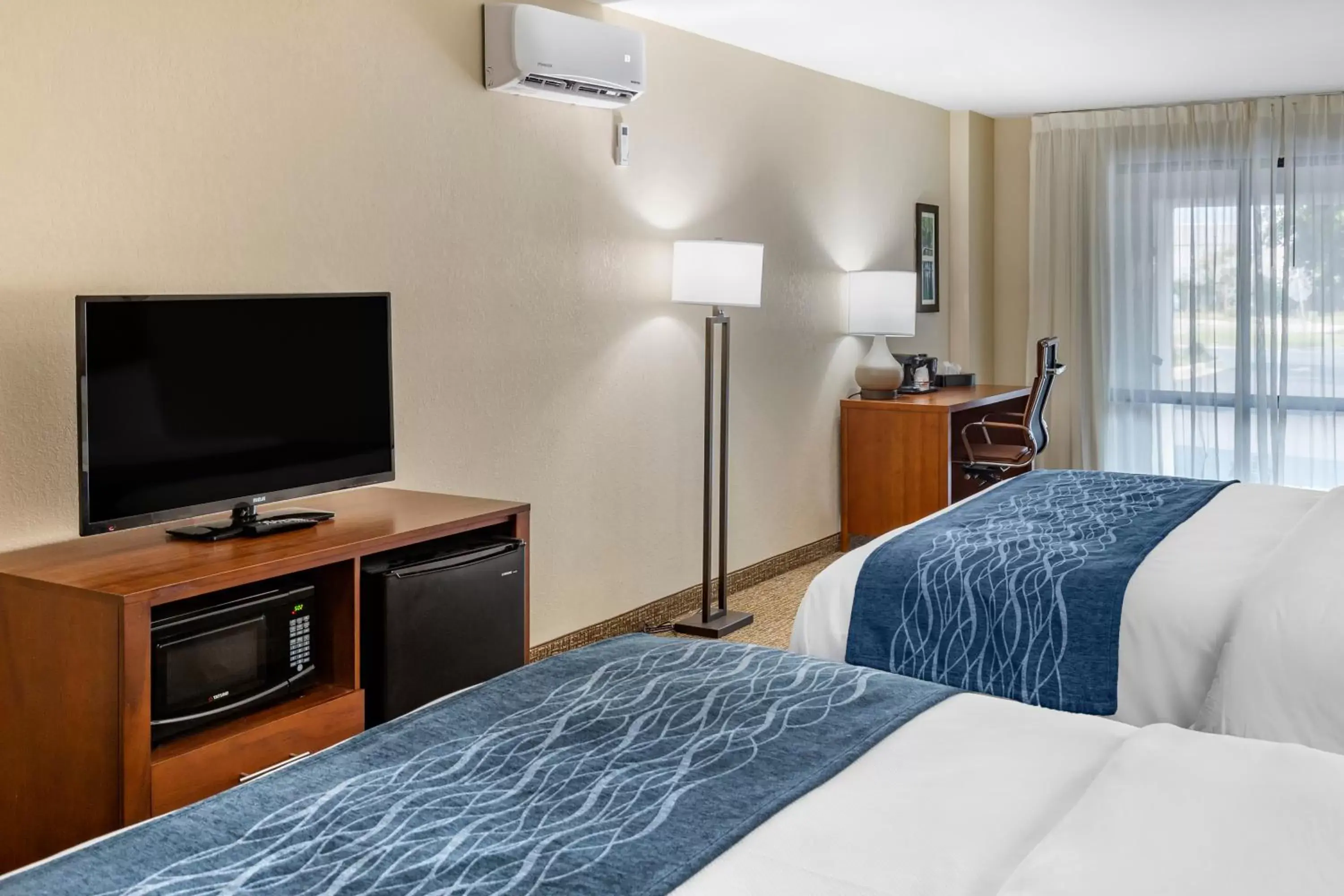 Standard Queen Room with Two Queen Beds - Non Smoking in Comfort Inn & Suites Spring Lake - Fayetteville near Fort Bragg Standard Queen Room with Two Queen Beds - Non Smoking in Comfort Inn & Suites Spring Lake - Fayetteville near Fort Bragg