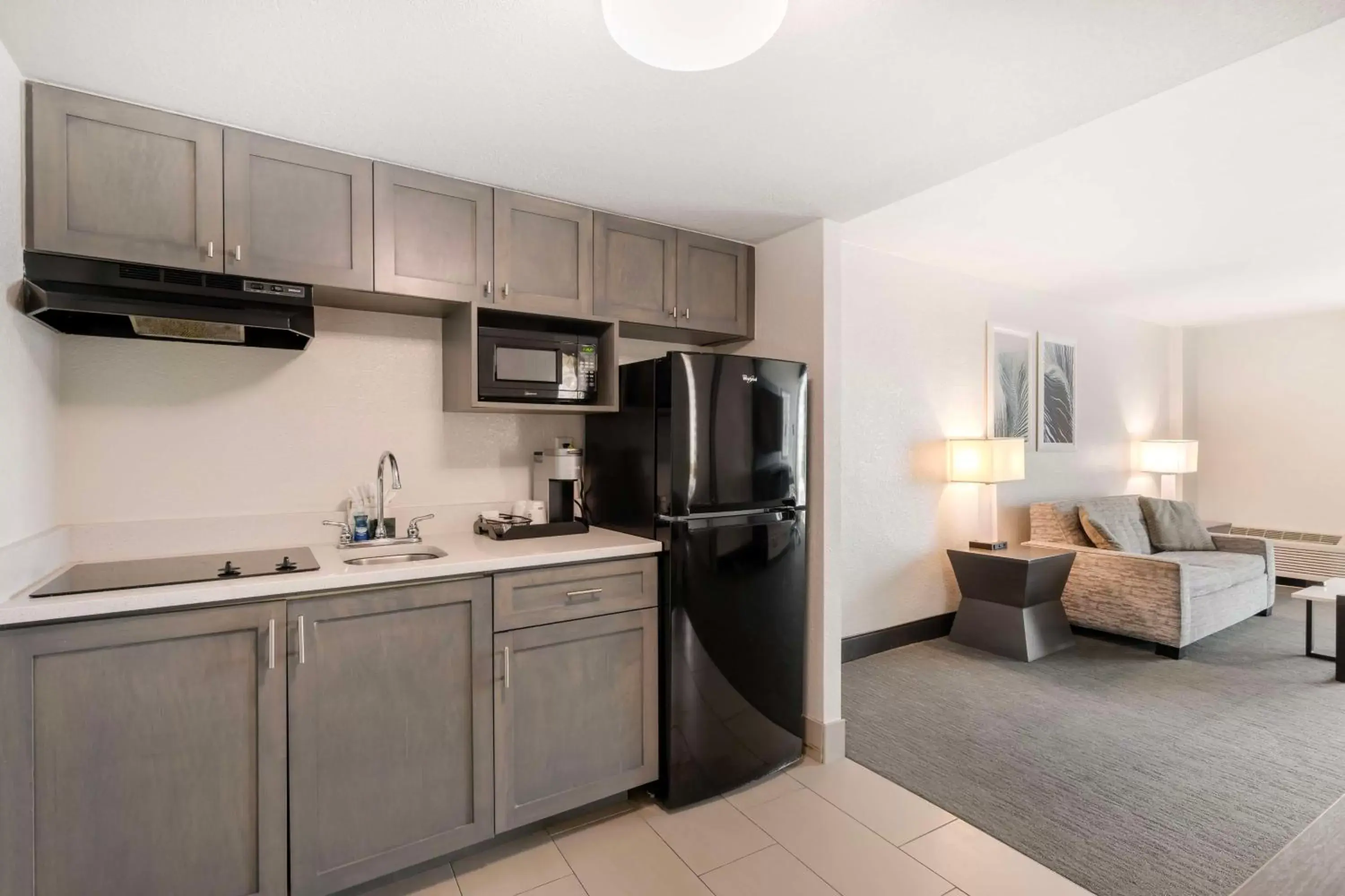 Bedroom in Best Western Plus Daytona Inn Seabreeze Bedroom in Best Western Plus Daytona Inn Seabreeze