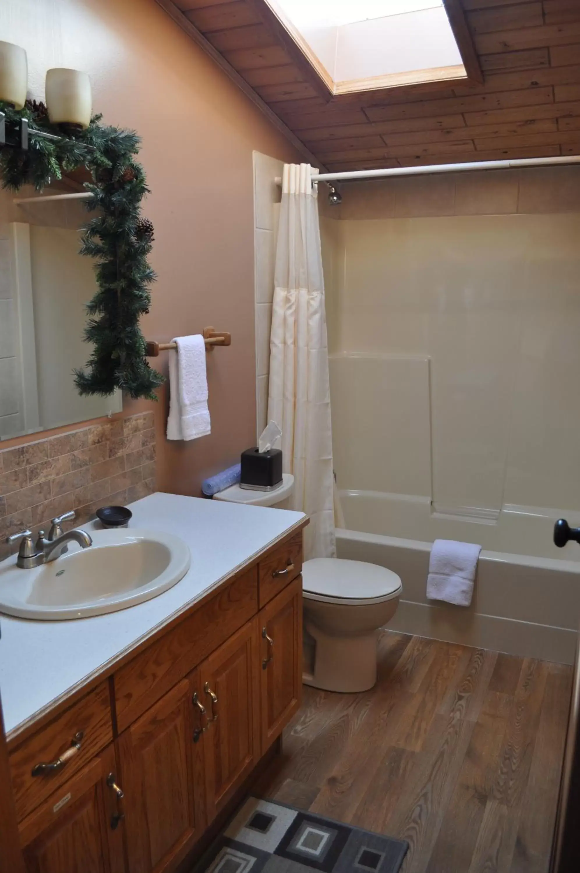 Bathroom in Rocky Ridge Country Lodge