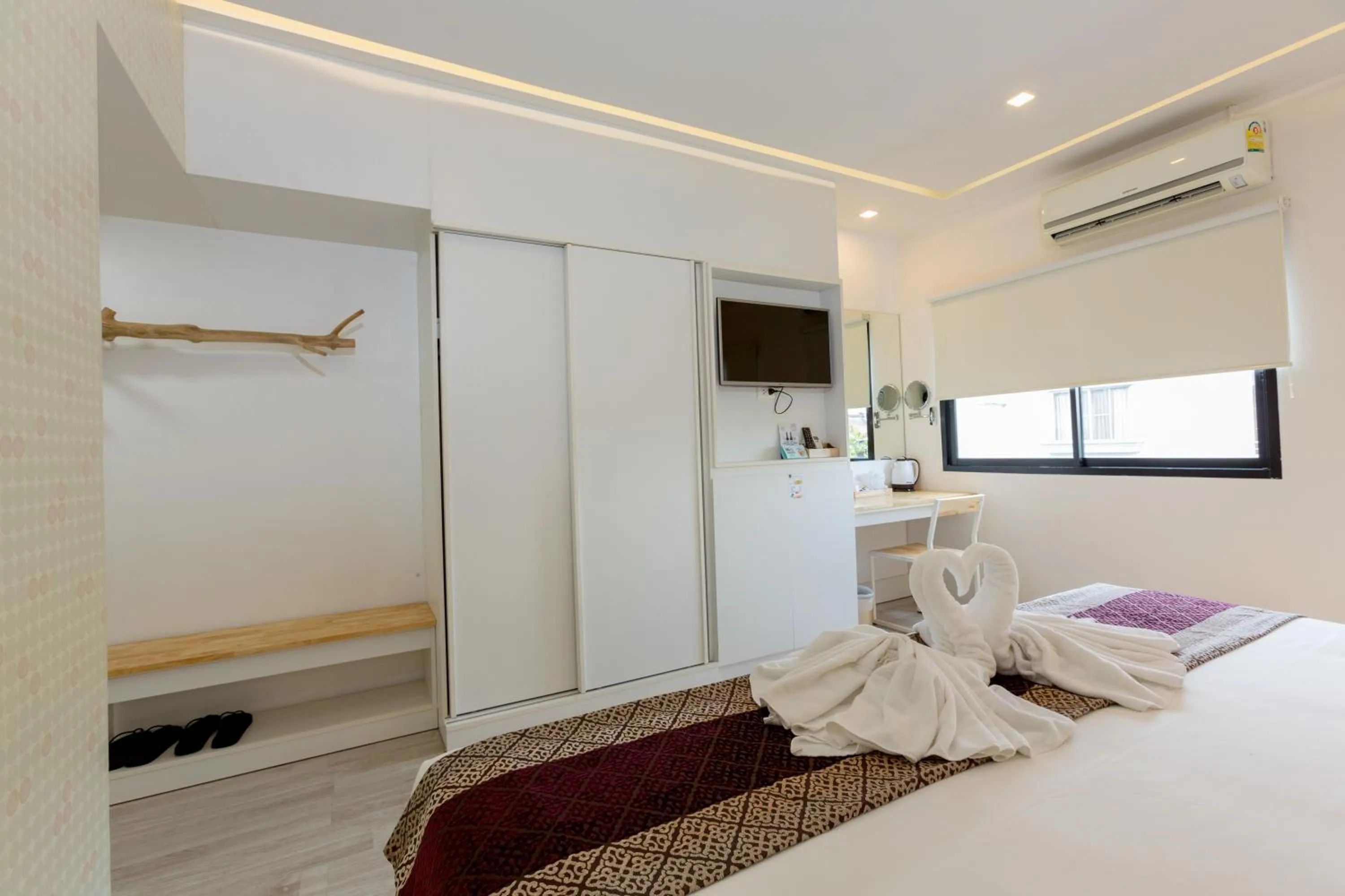 Coffee/tea facilities, Bed in The Guest Arak Boutique Hotel