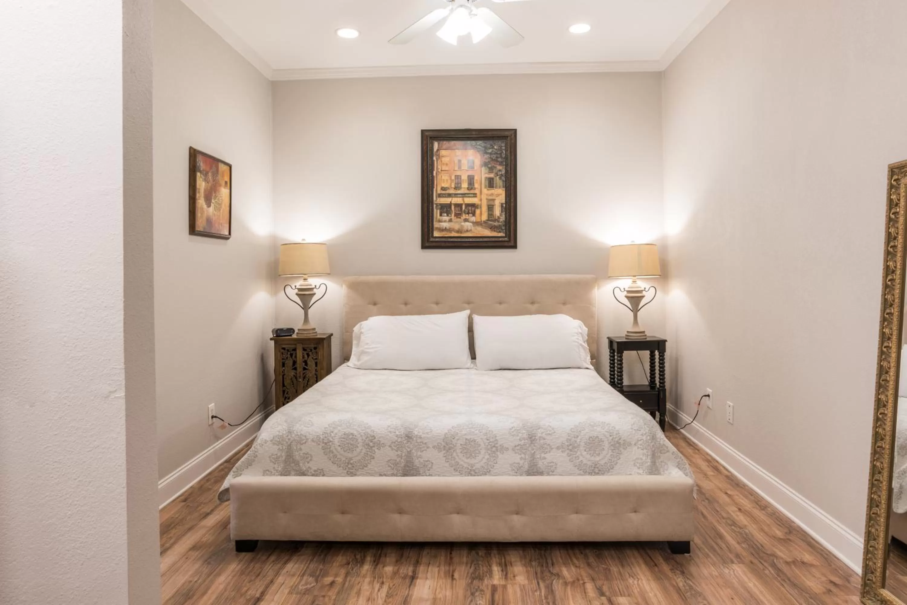 King Suite - Disability Access in 27 on Park Boutique Hotel & Venue