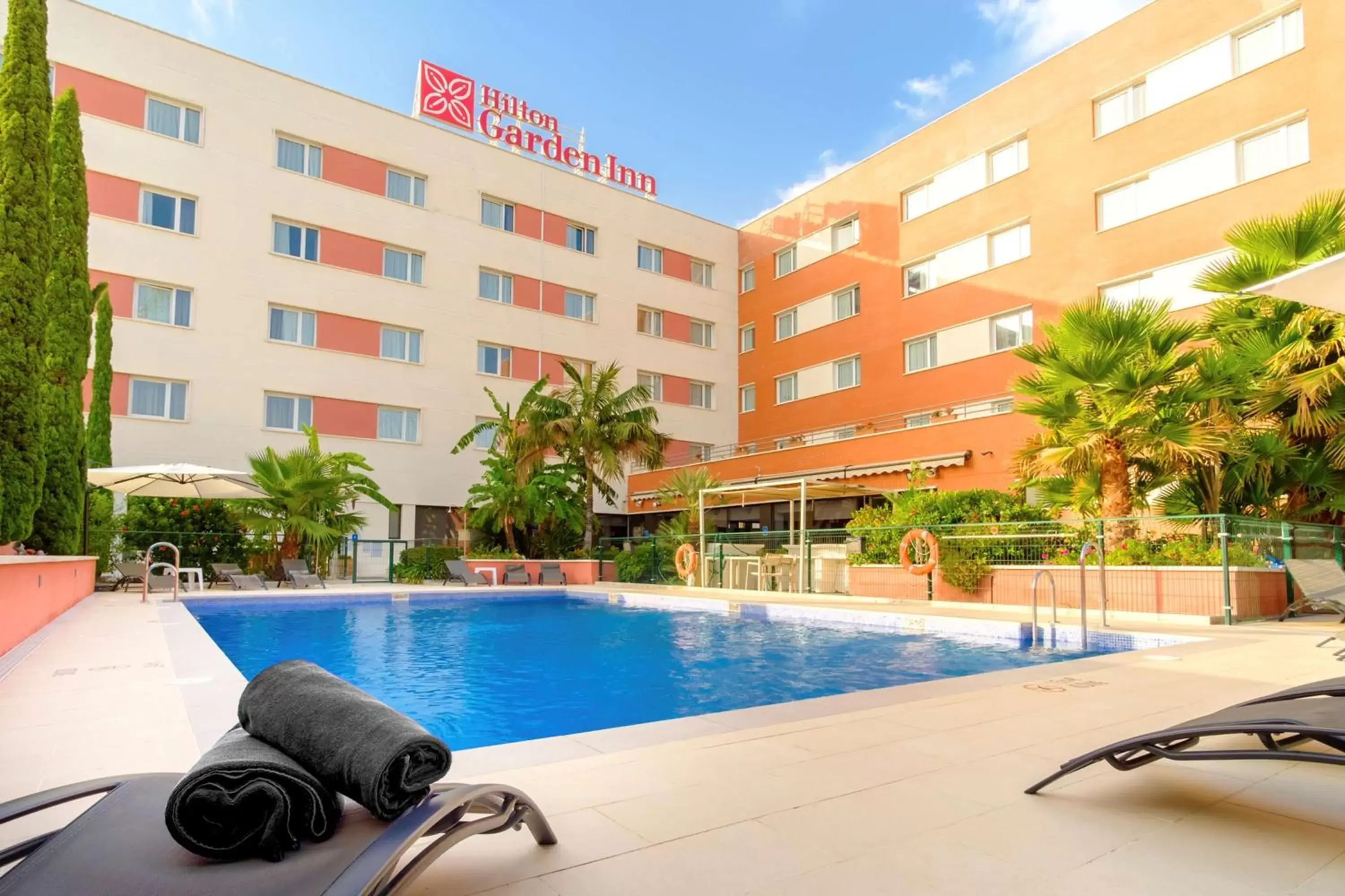 Pool view, Property Building in Hilton Garden Inn Málaga