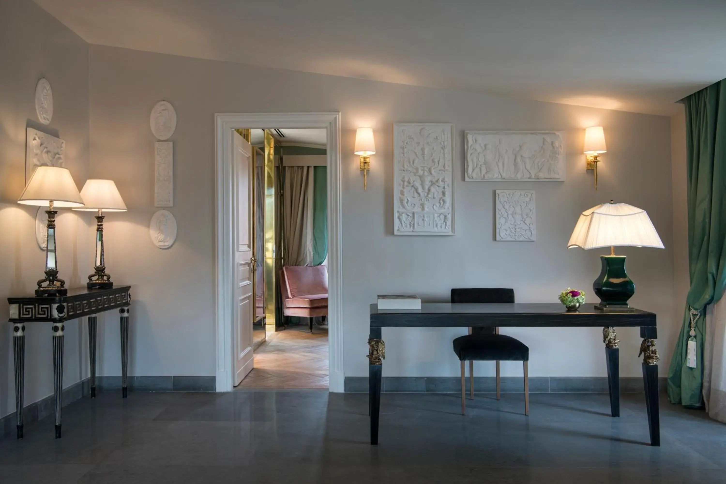 Photo of the whole room in Hotel d'Inghilterra Roma - Starhotels Collezione
