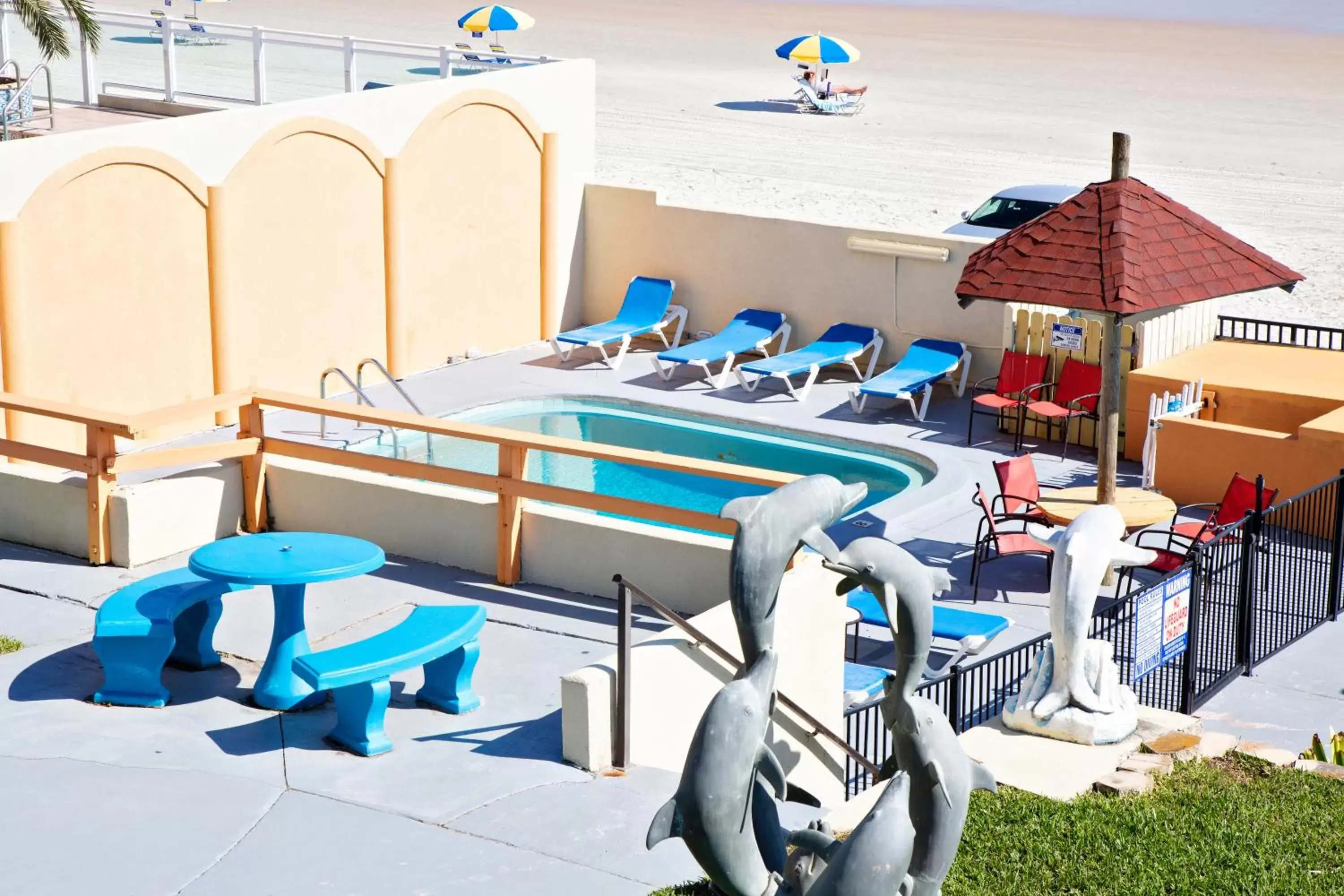 Swimming pool in Daytona Dream Inn By AmeriVu