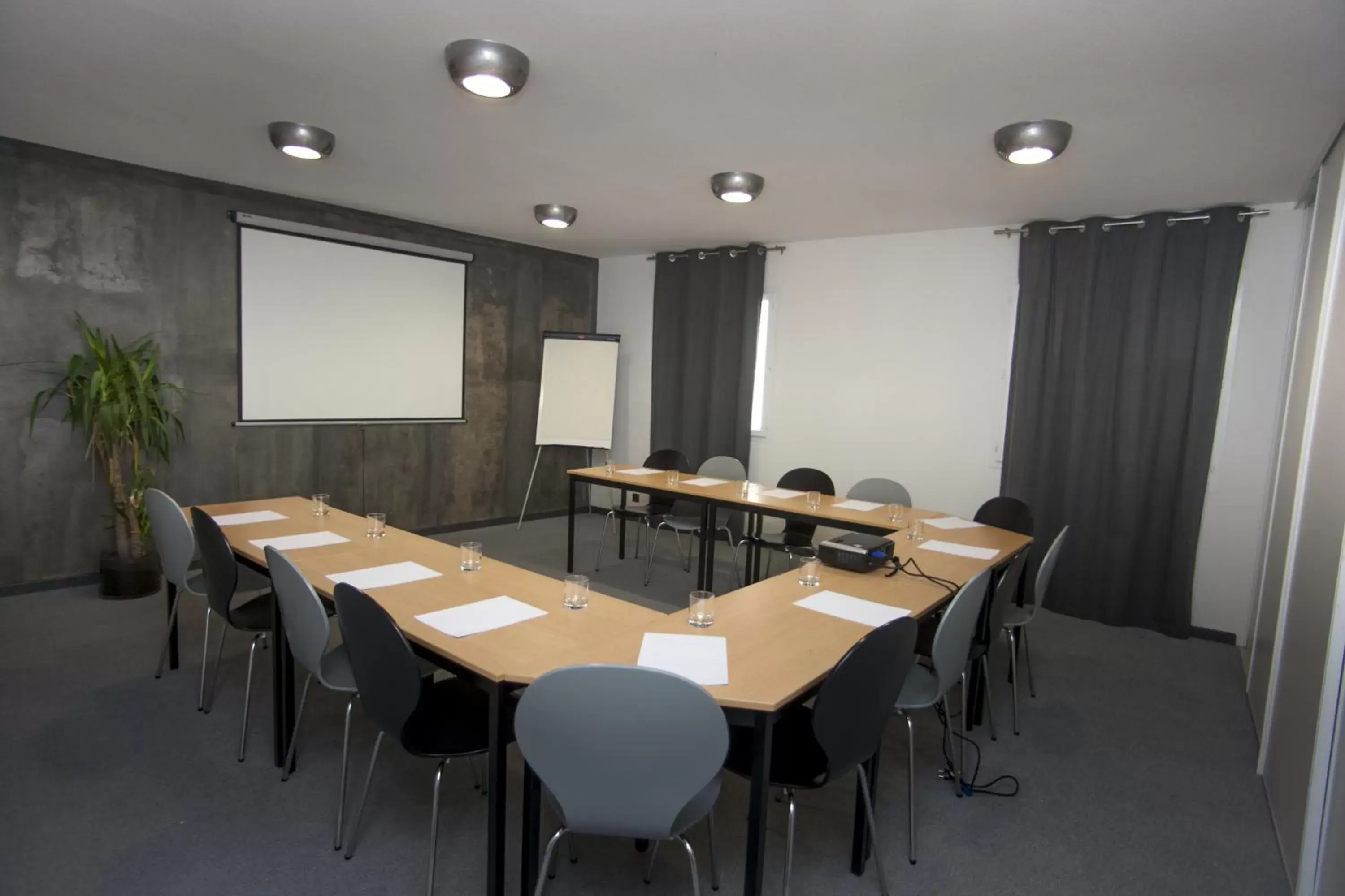 Meeting/conference room in The Originals City, Hôtel Les Dômes, Perpignan Sud Saleilles