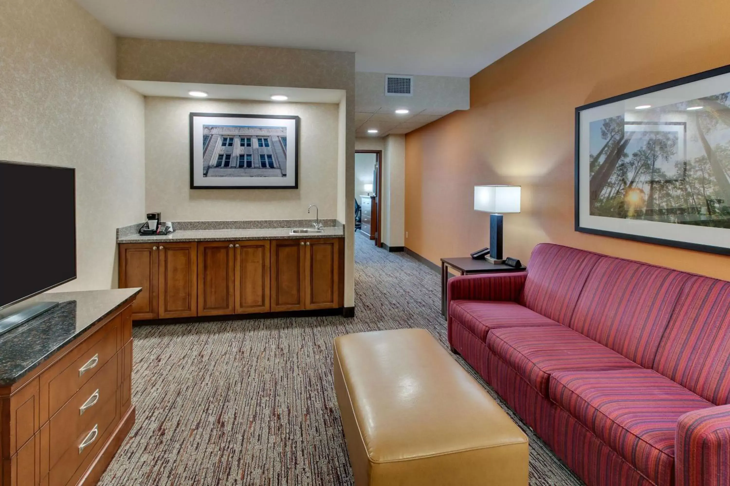 Photo of the whole room, Seating Area in Drury Inn & Suites Meridian