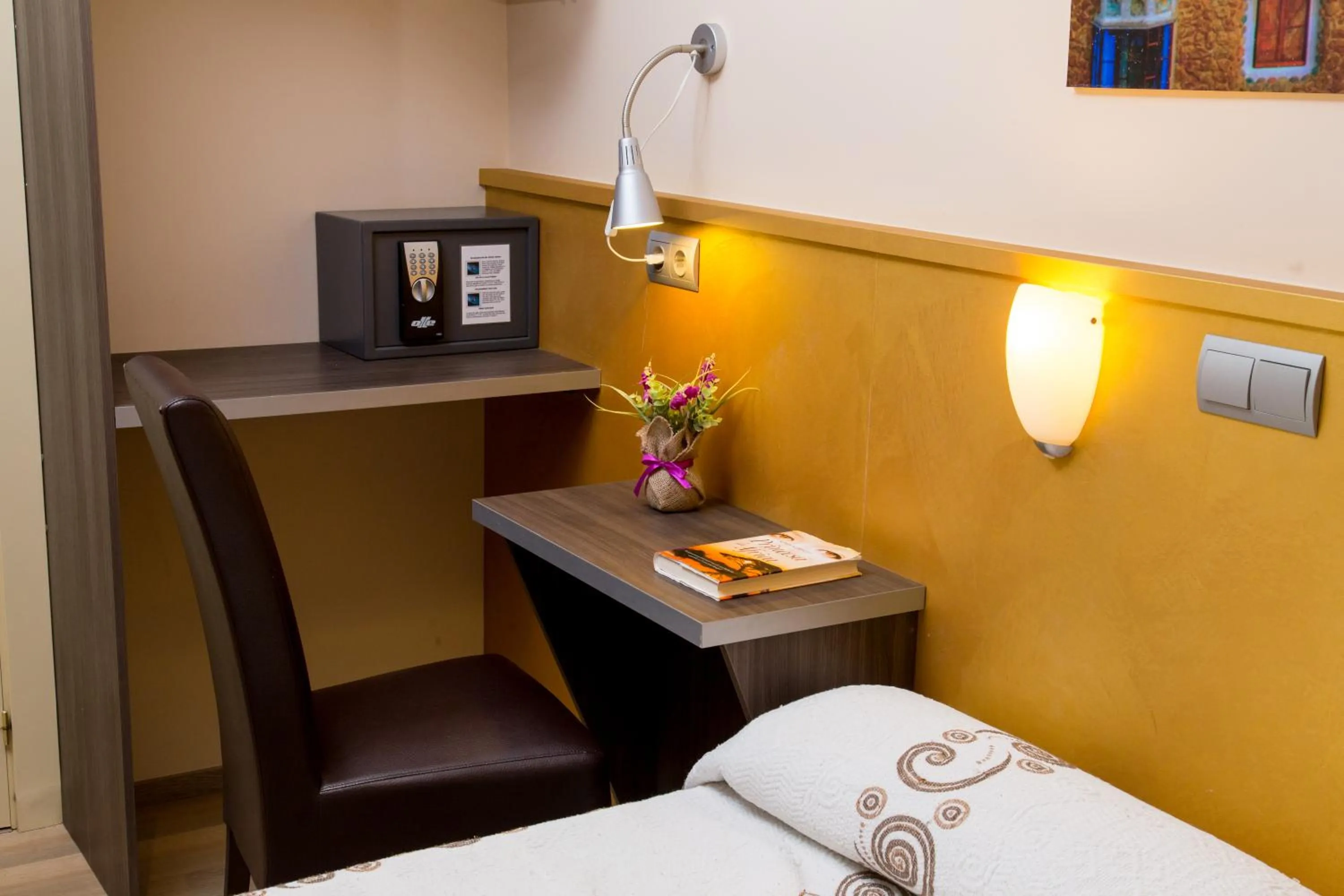 Decorative detail, Bed in Hostal Barcelona