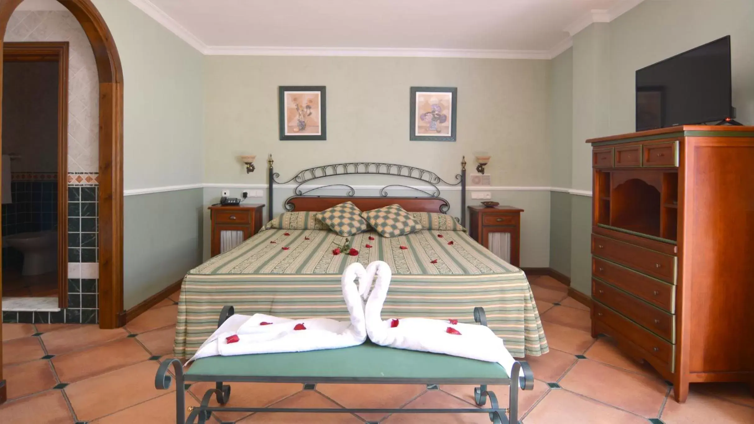 Photo of the whole room, Bed in La Posada del Conde