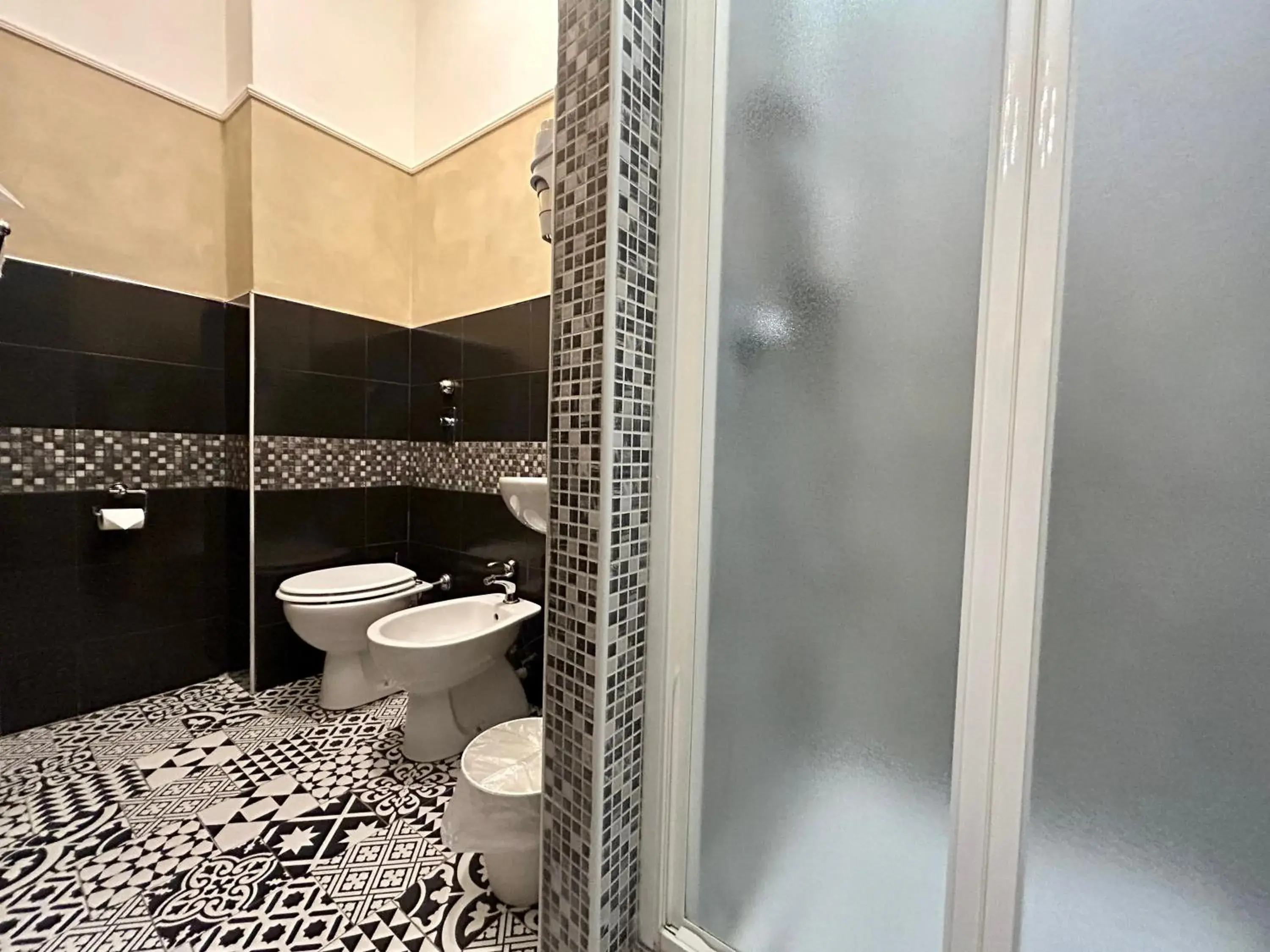 Shower, Bathroom in Boutique Hotel Calais Milano