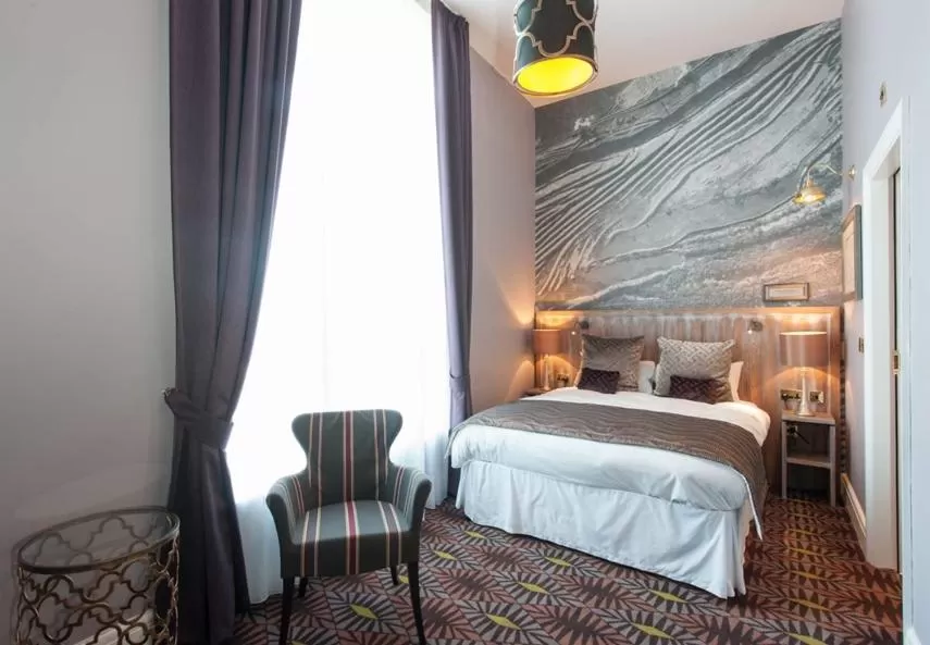 Shower, Bed in The Saxon Crown Wetherspoon