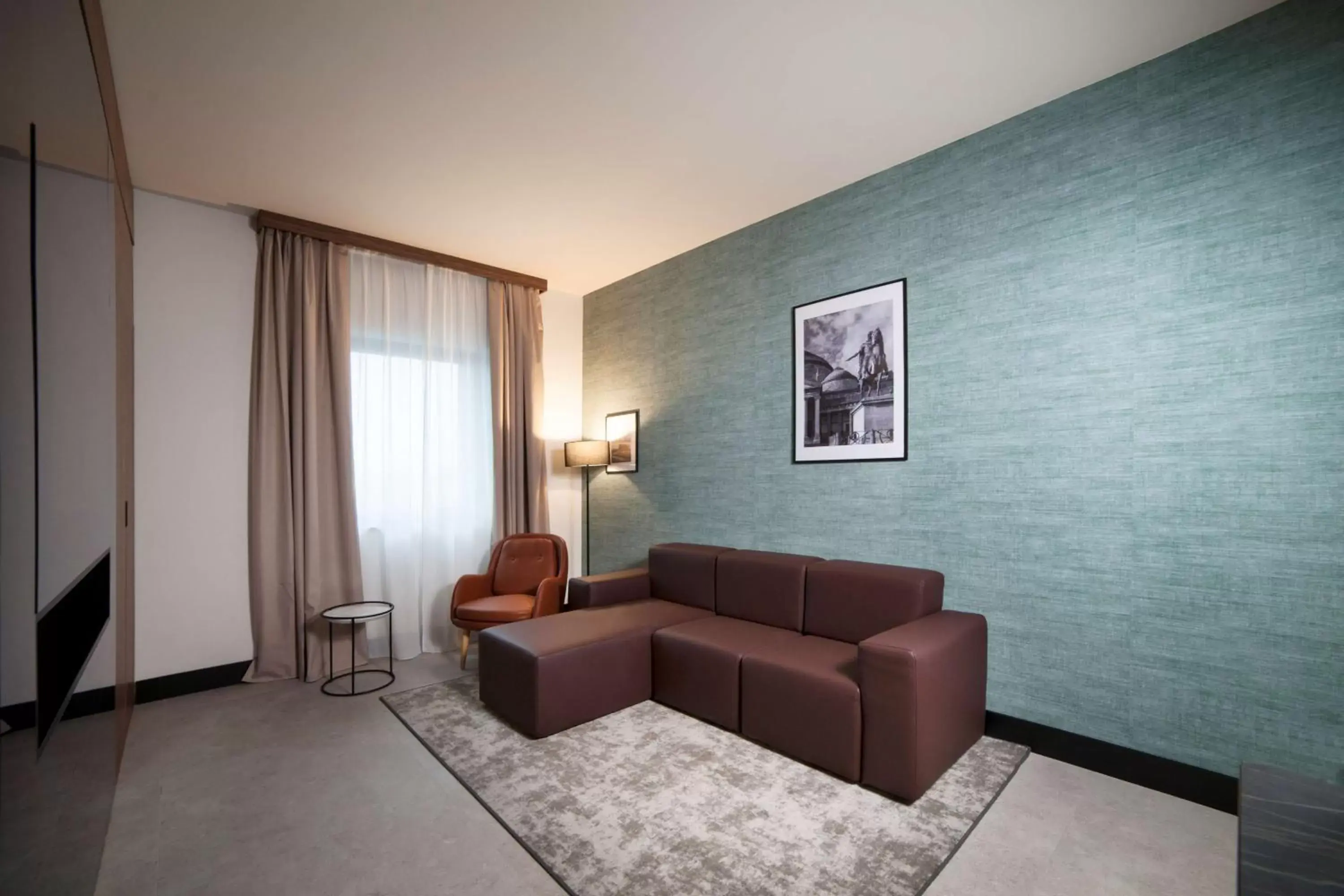 Photo of the whole room in Radisson Hotel Nola Naples Photo of the whole room in Radisson Hotel Nola Naples