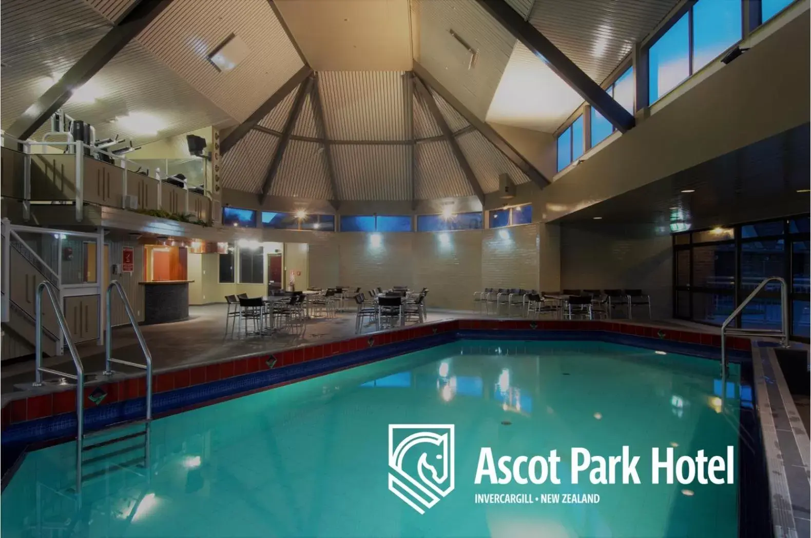 Swimming pool in Ascot Park Hotel