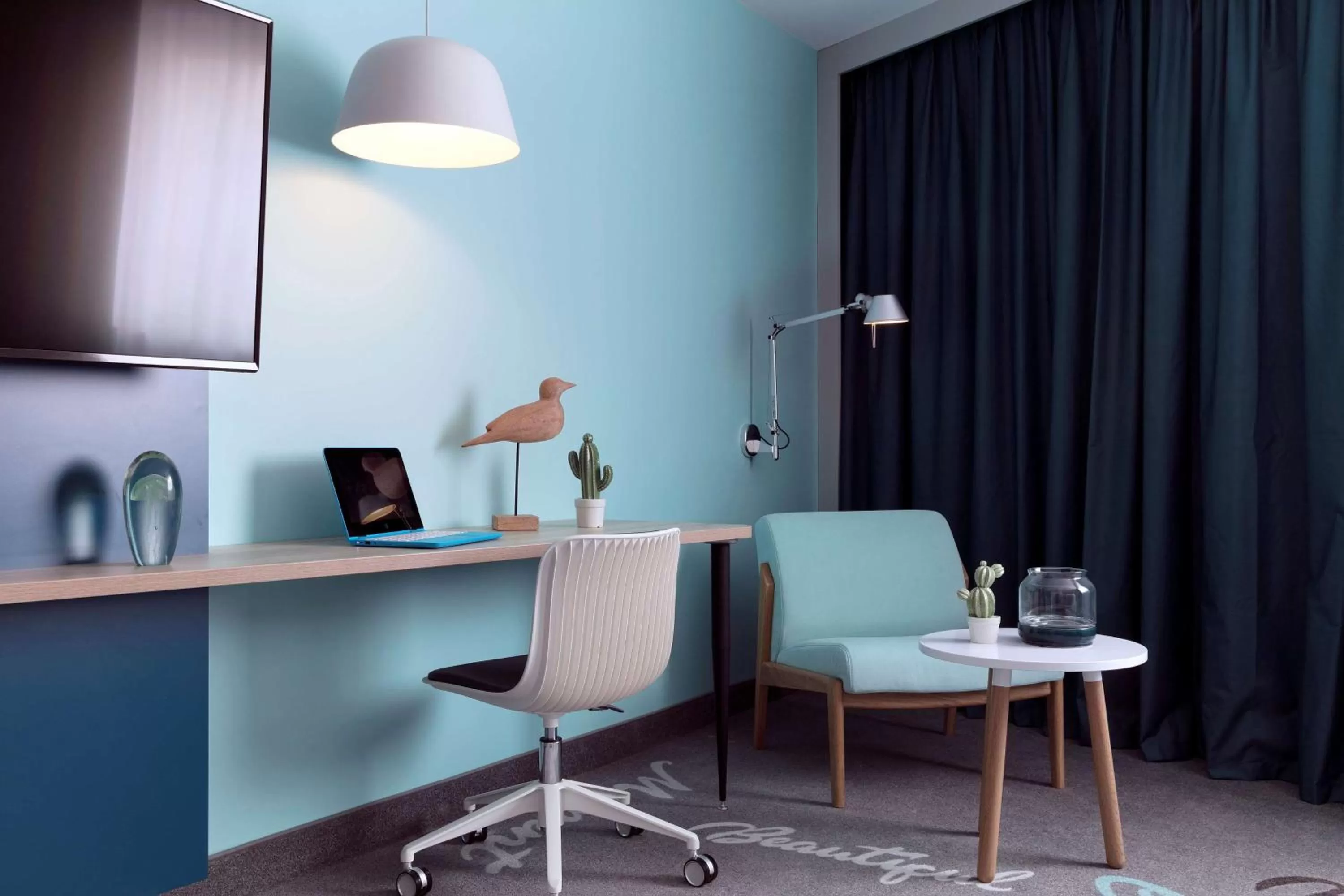 Bedroom in Hampton By Hilton Paris Clichy