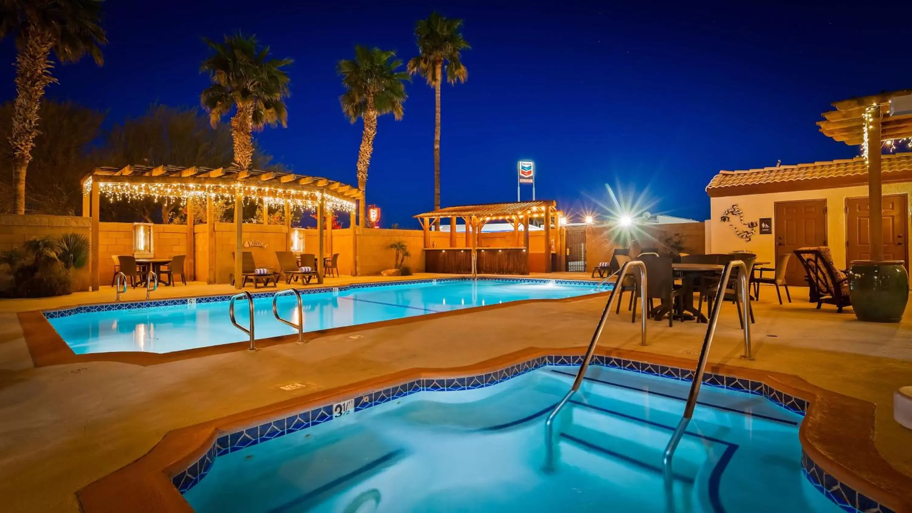 Pool view, Swimming Pool in Best Western Colorado River Inn