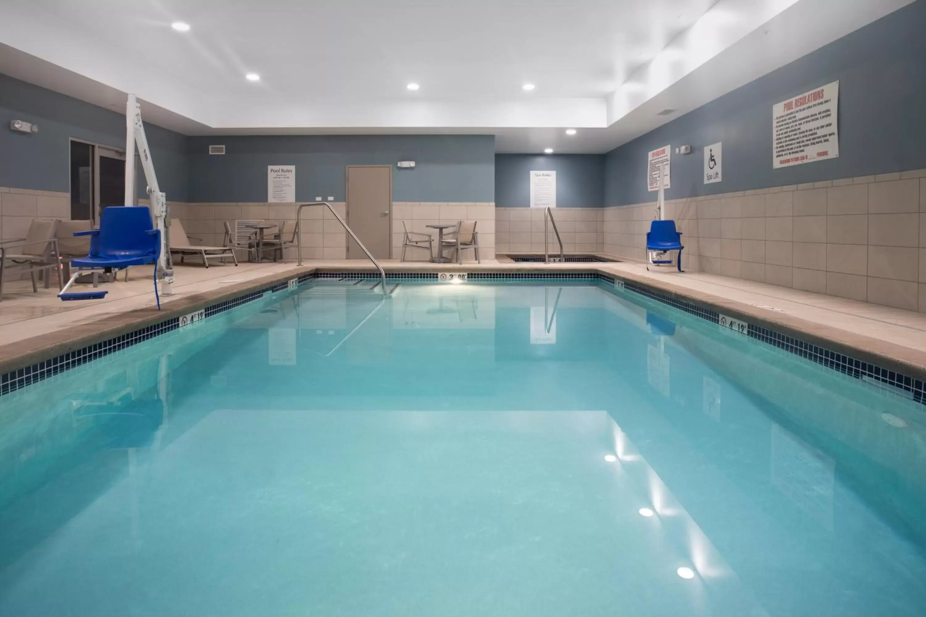 Swimming Pool in Holiday Inn Express & Suites Sioux City North - Event Center, an IHG Hotel