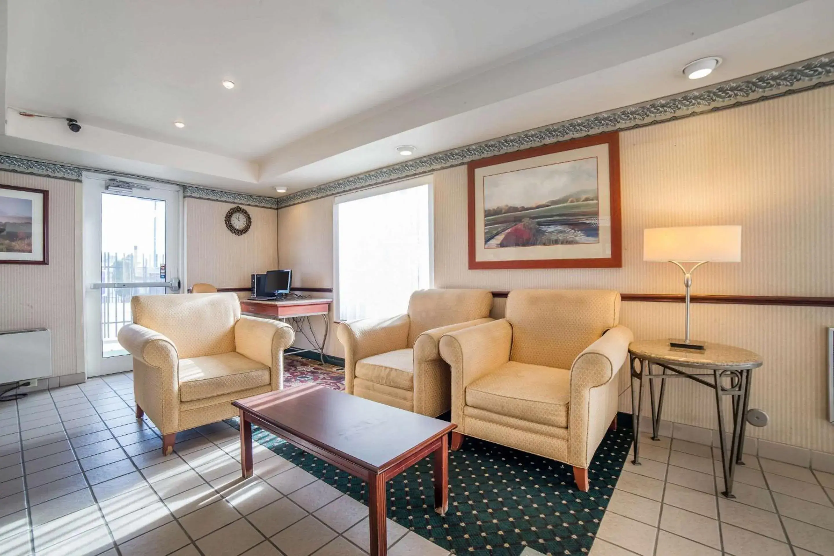 Lobby or reception, Seating Area in Rodeway Inn & Suites Nampa