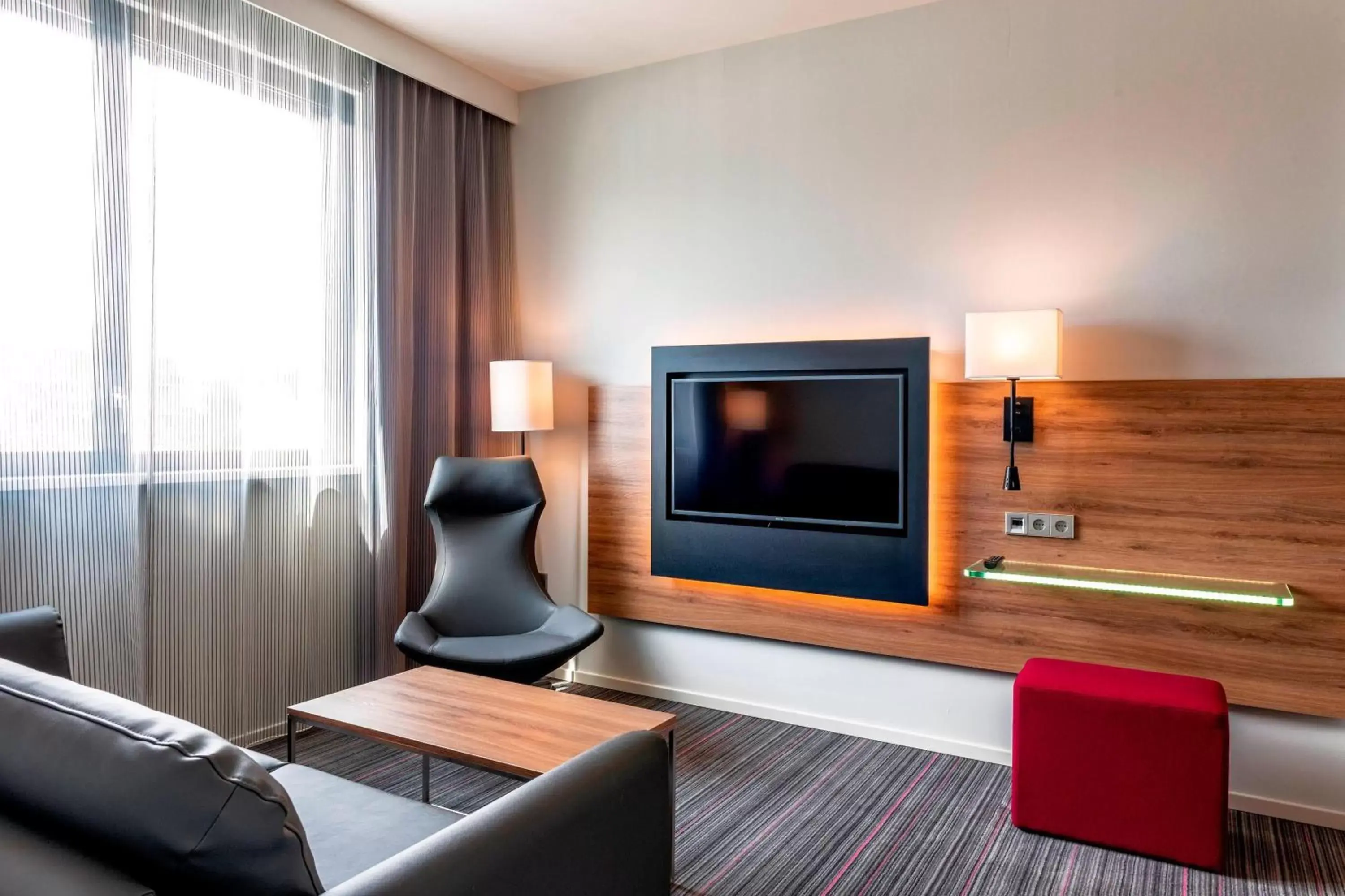 Living room, TV/Entertainment Center in Moxy Milan Linate Airport