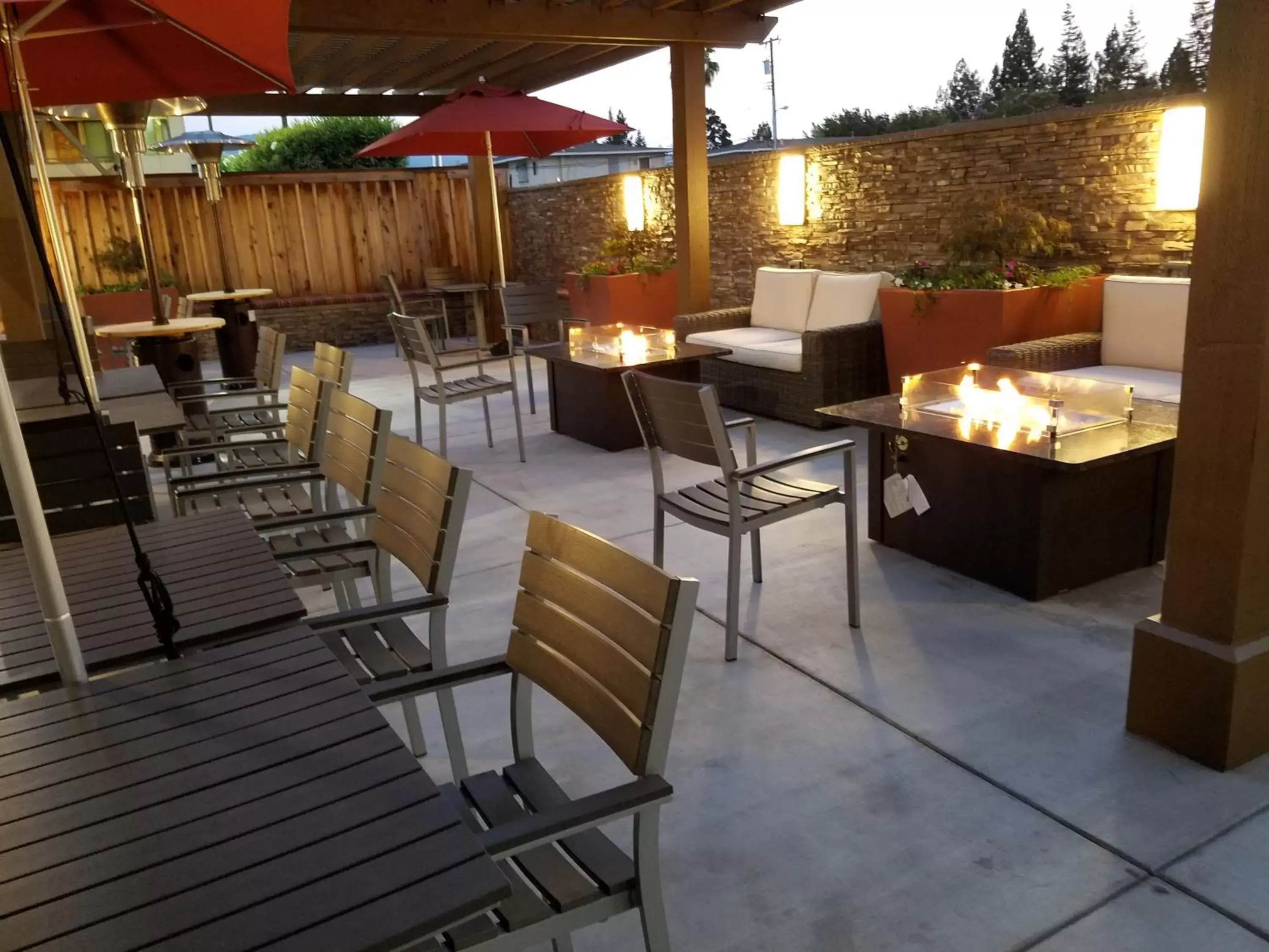 Patio, Restaurant/Places to Eat in Hotel Strata