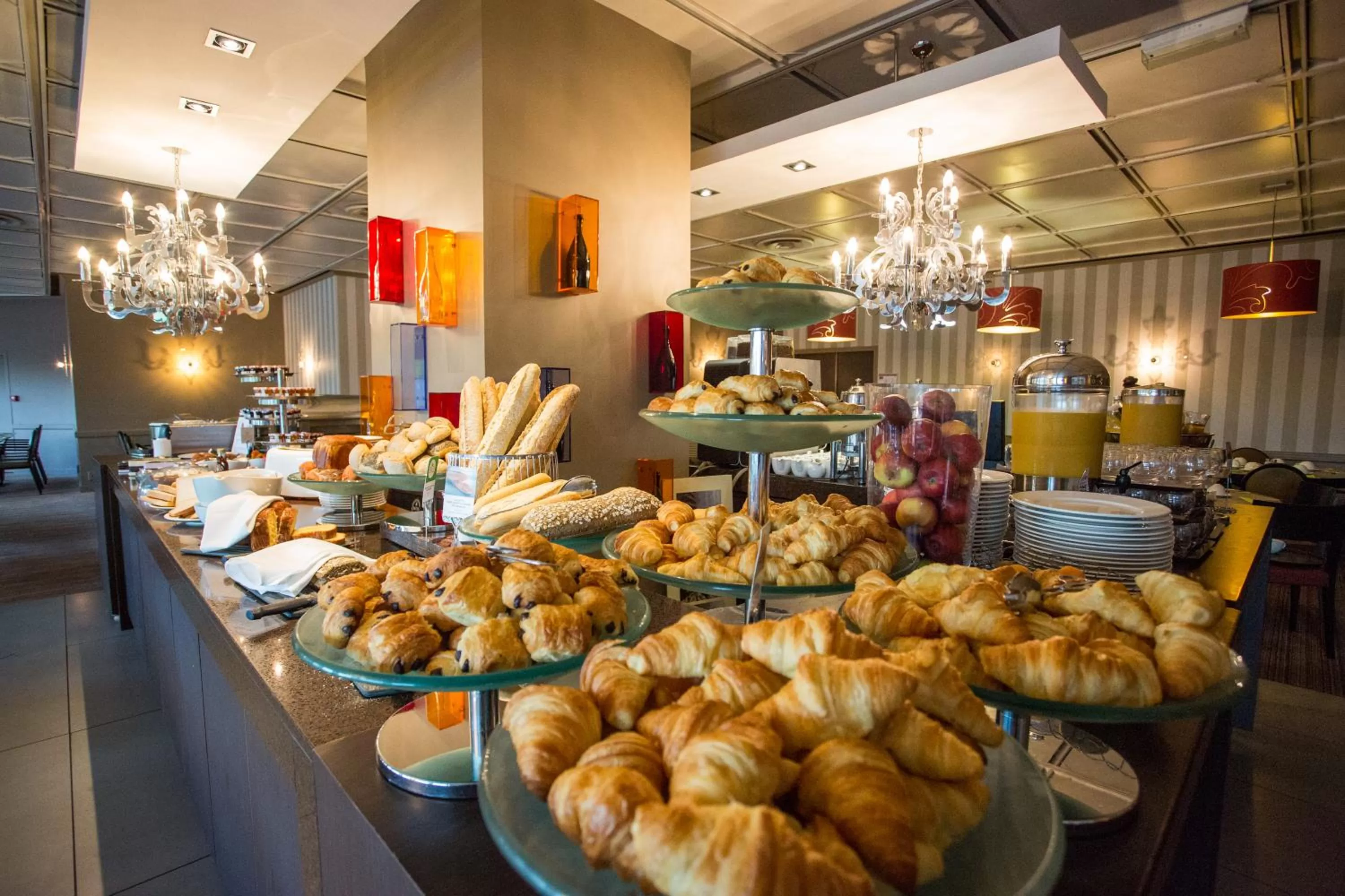 Buffet breakfast in Mercure Reims Centre Cathédrale