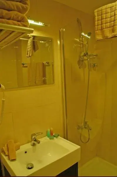 Bathroom in Galaxy Hotel Amman