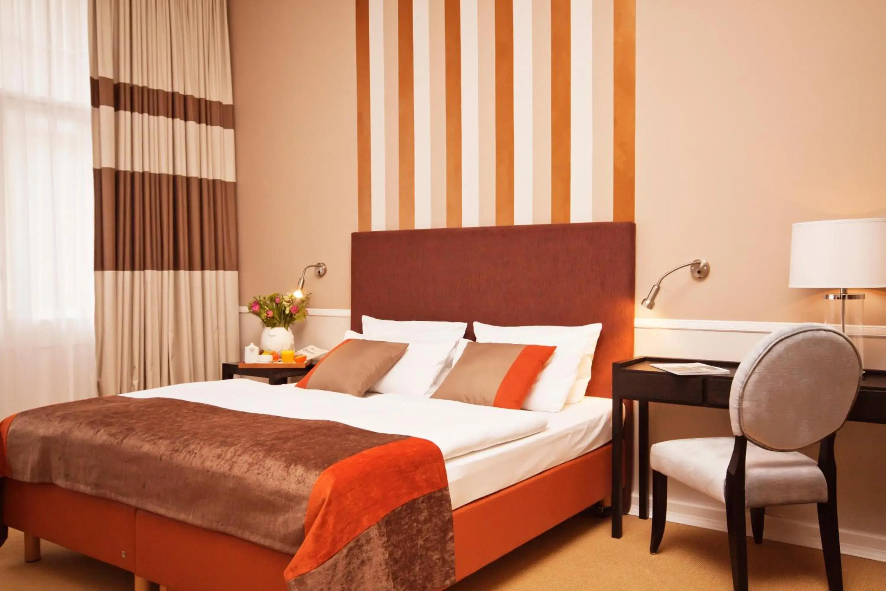 Bed in Hotel Elba am Kurfürstendamm - Design Chambers