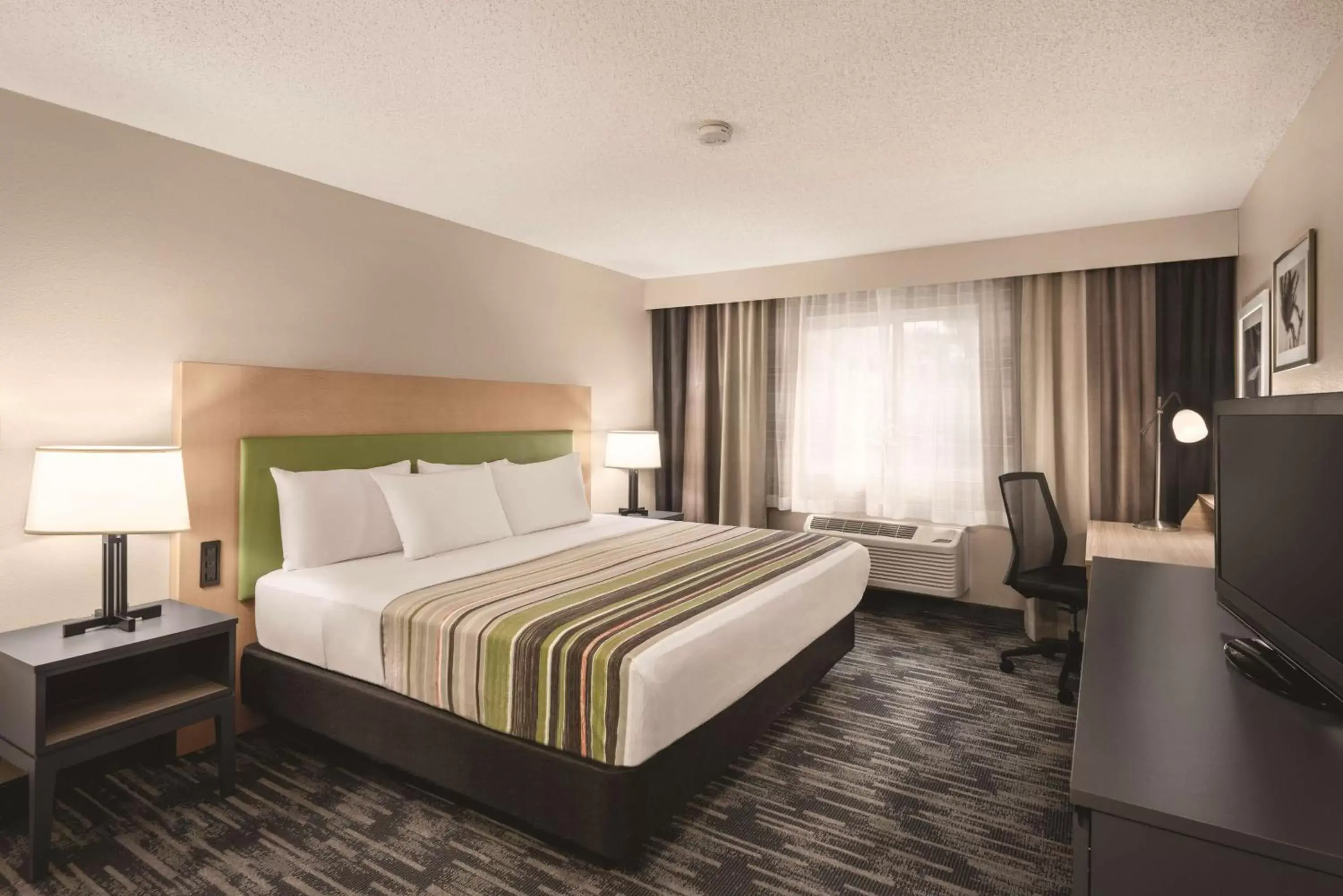 Photo of the whole room, Bed in Country Inn & Suites by Radisson, Northfield, MN