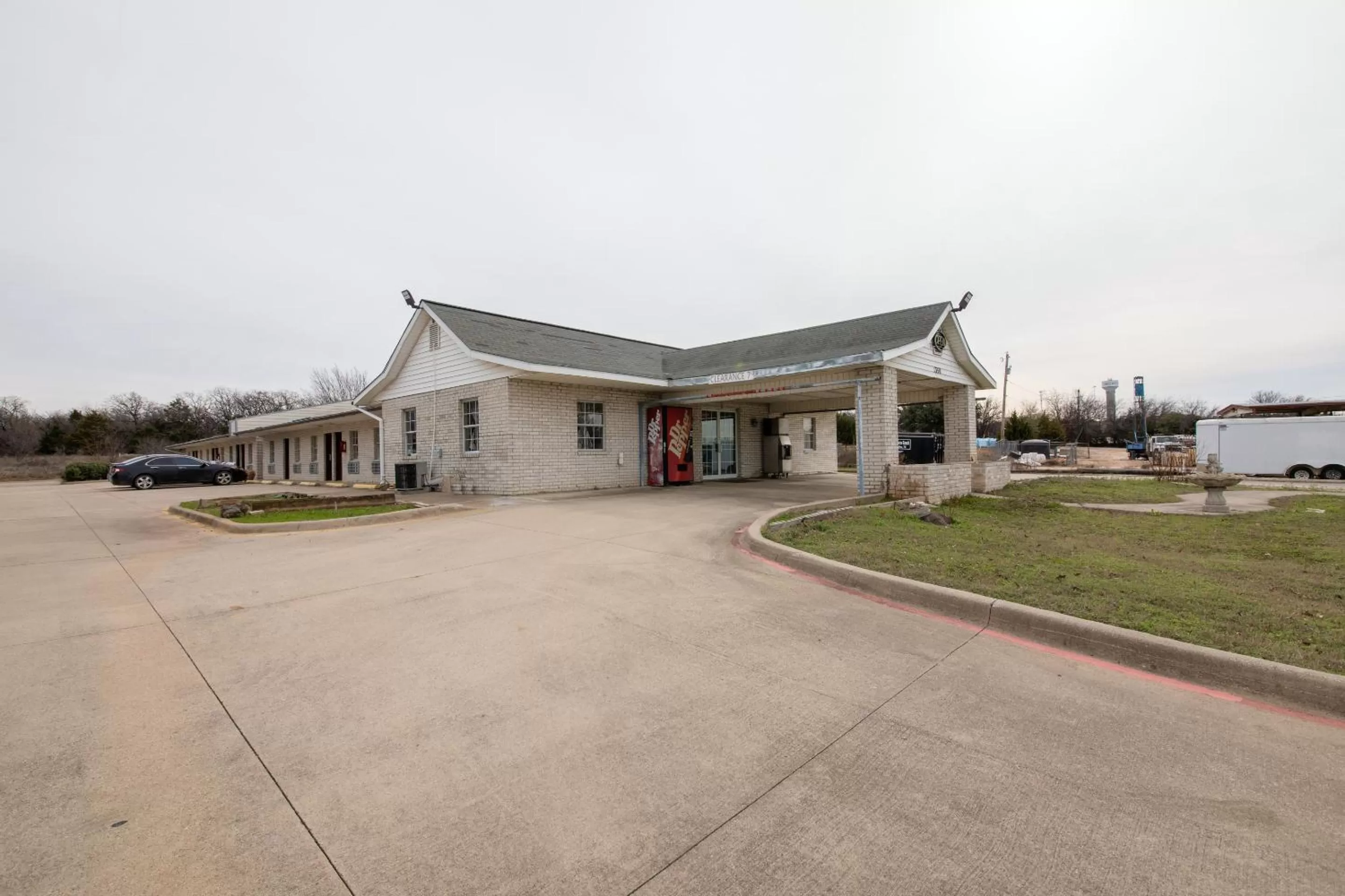 Property building in OYO Hotel Decatur TX Hwy 287 Northwest