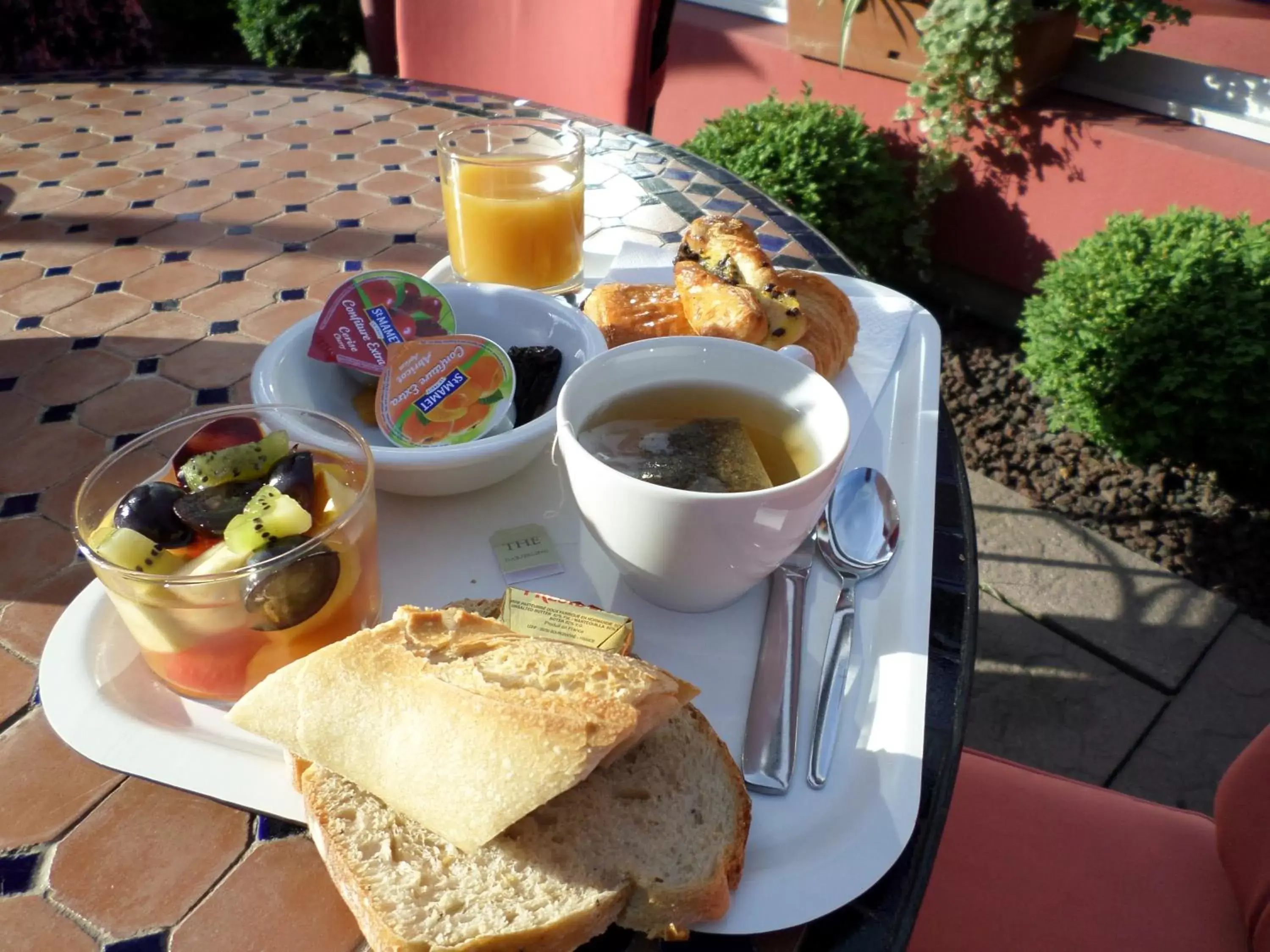 Patio, Breakfast in Logis Hôtel Atrium Epinal