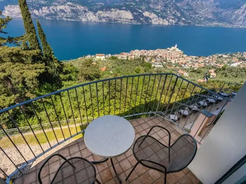 Natural landscape, Balcony/Terrace in Panorama Residence Hotel