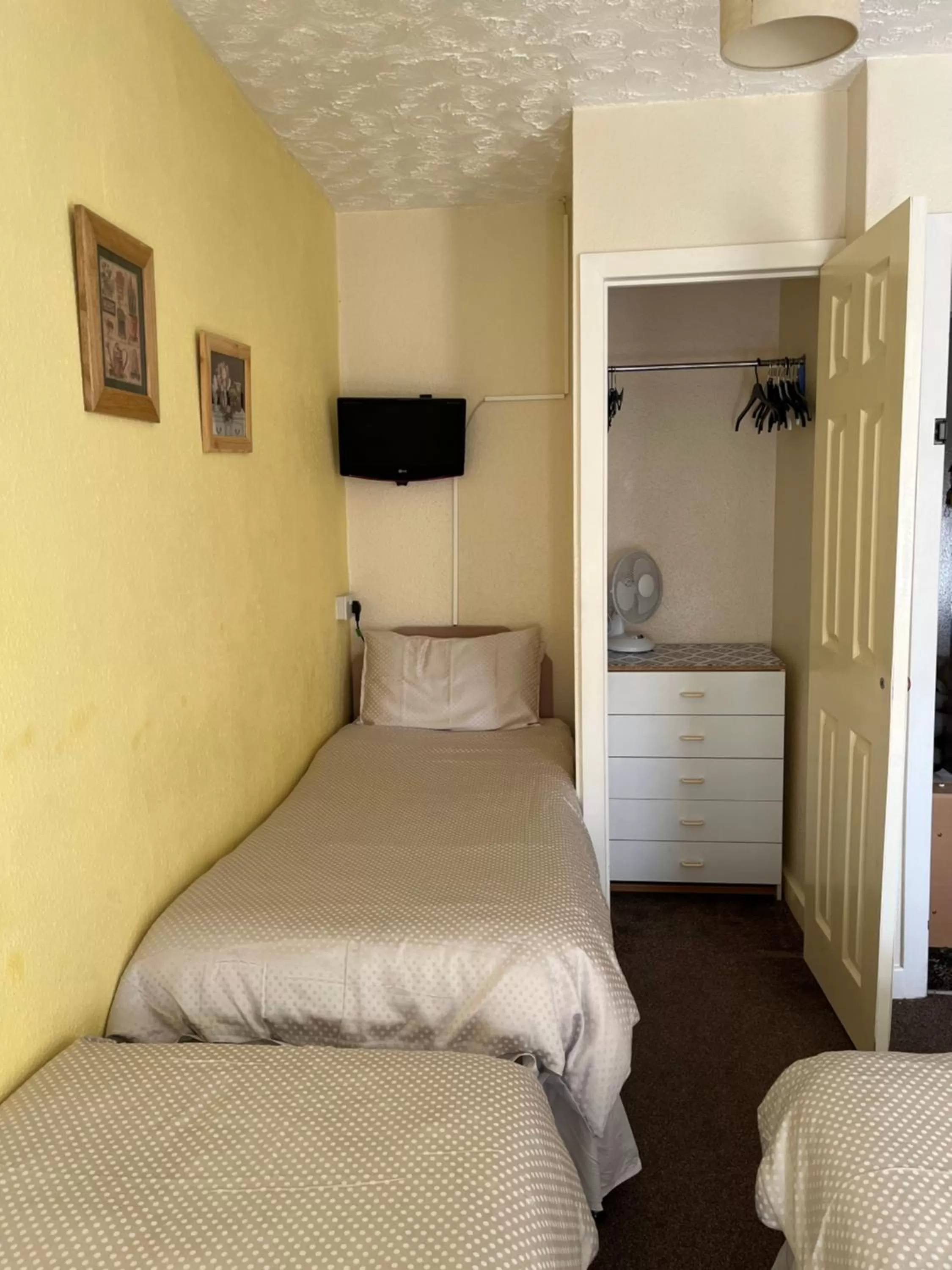 Bedroom, Bed in Alondra Hotel