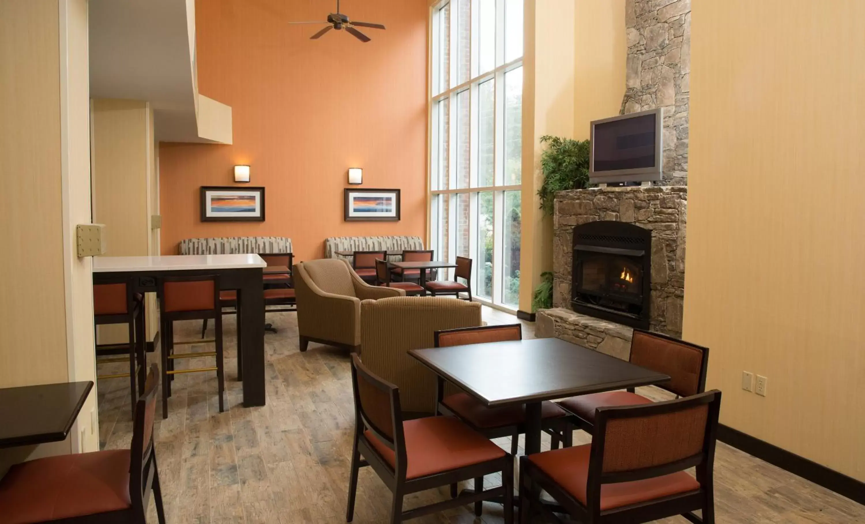Breakfast, Restaurant/Places to Eat in Holiday Inn Express Hotel & Suites Cherokee-Casino, an IHG Hotel