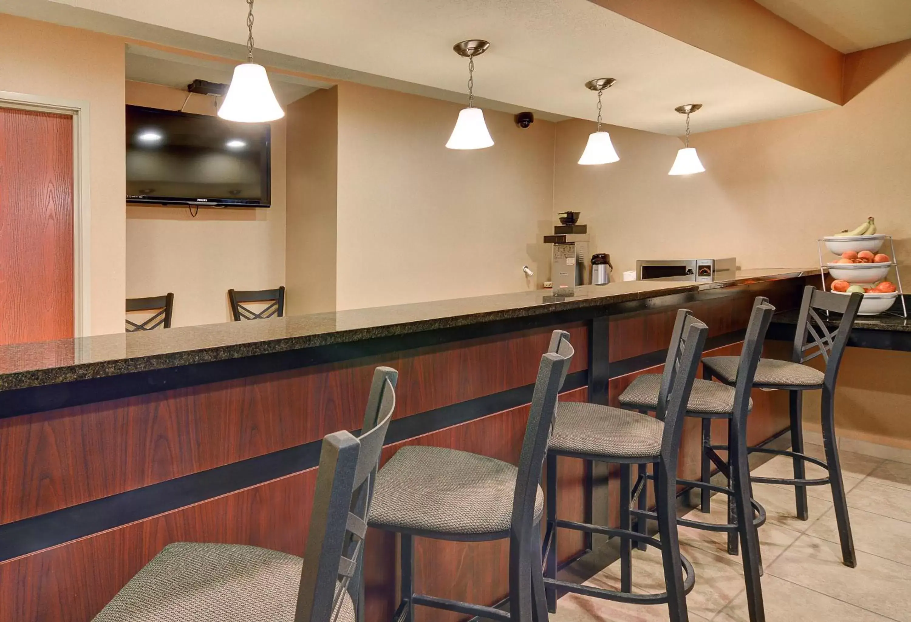 Food and drinks, Restaurant/Places to Eat in Cobblestone Inn & Suites - Big Lake